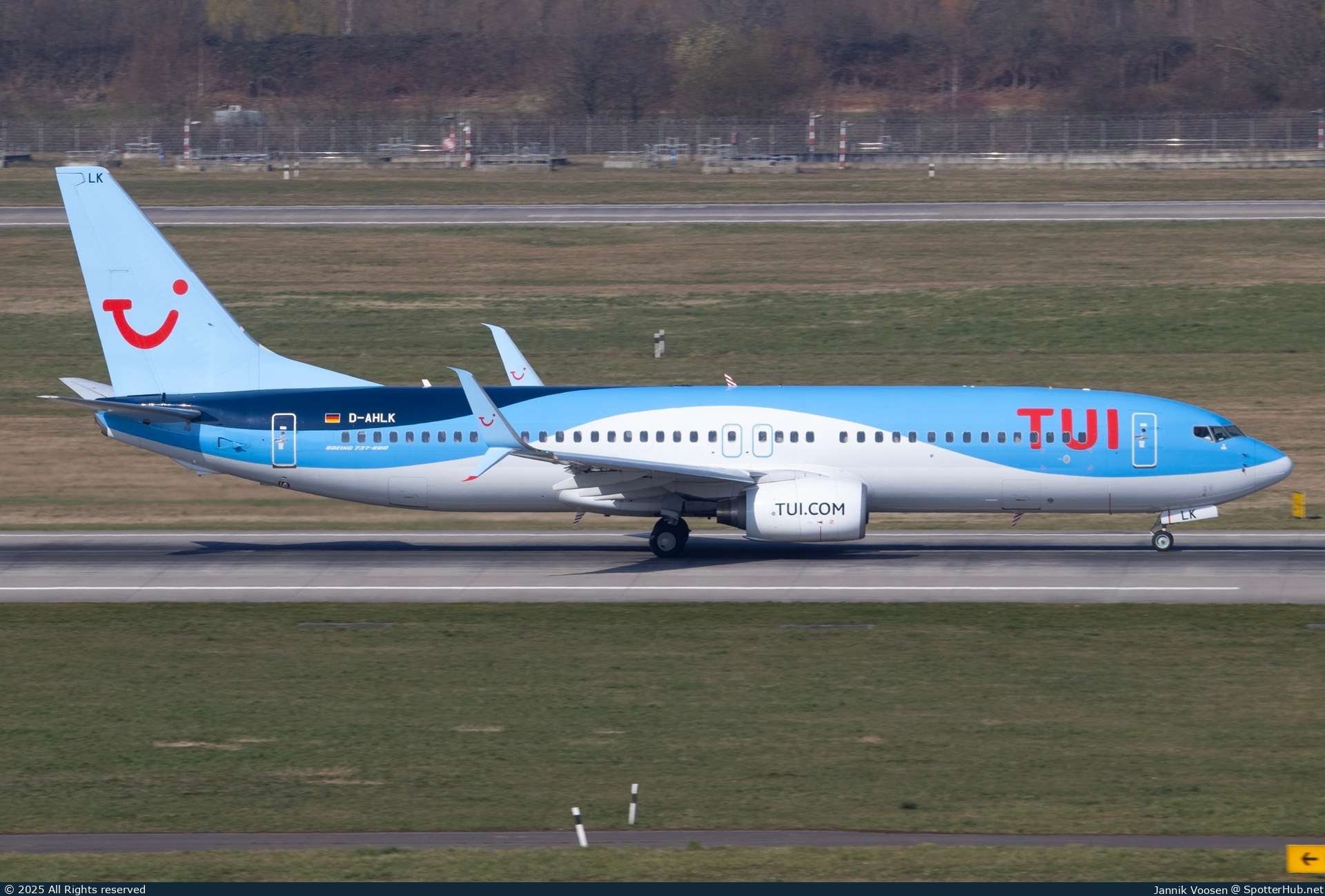 Photo of D-AHLK - Boeing 737-8K5 operated by TUIfly