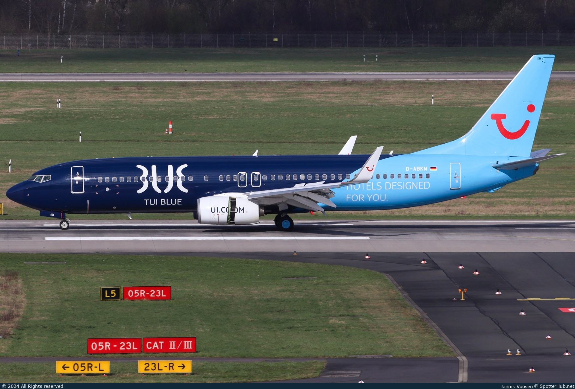 Photo of D-ABKM - Boeing 737-86J operated by TUIfly