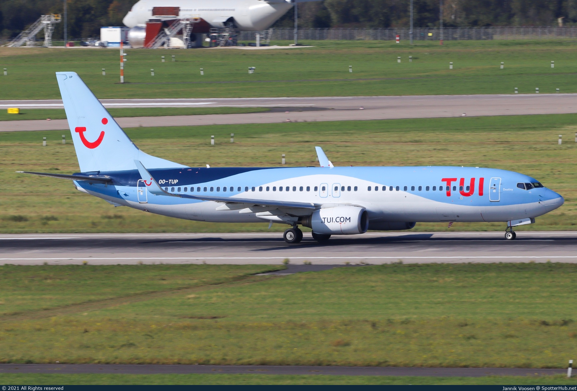 Photo of OO-TUP - Boeing 737-85P operated by TUI Airlines Belgium