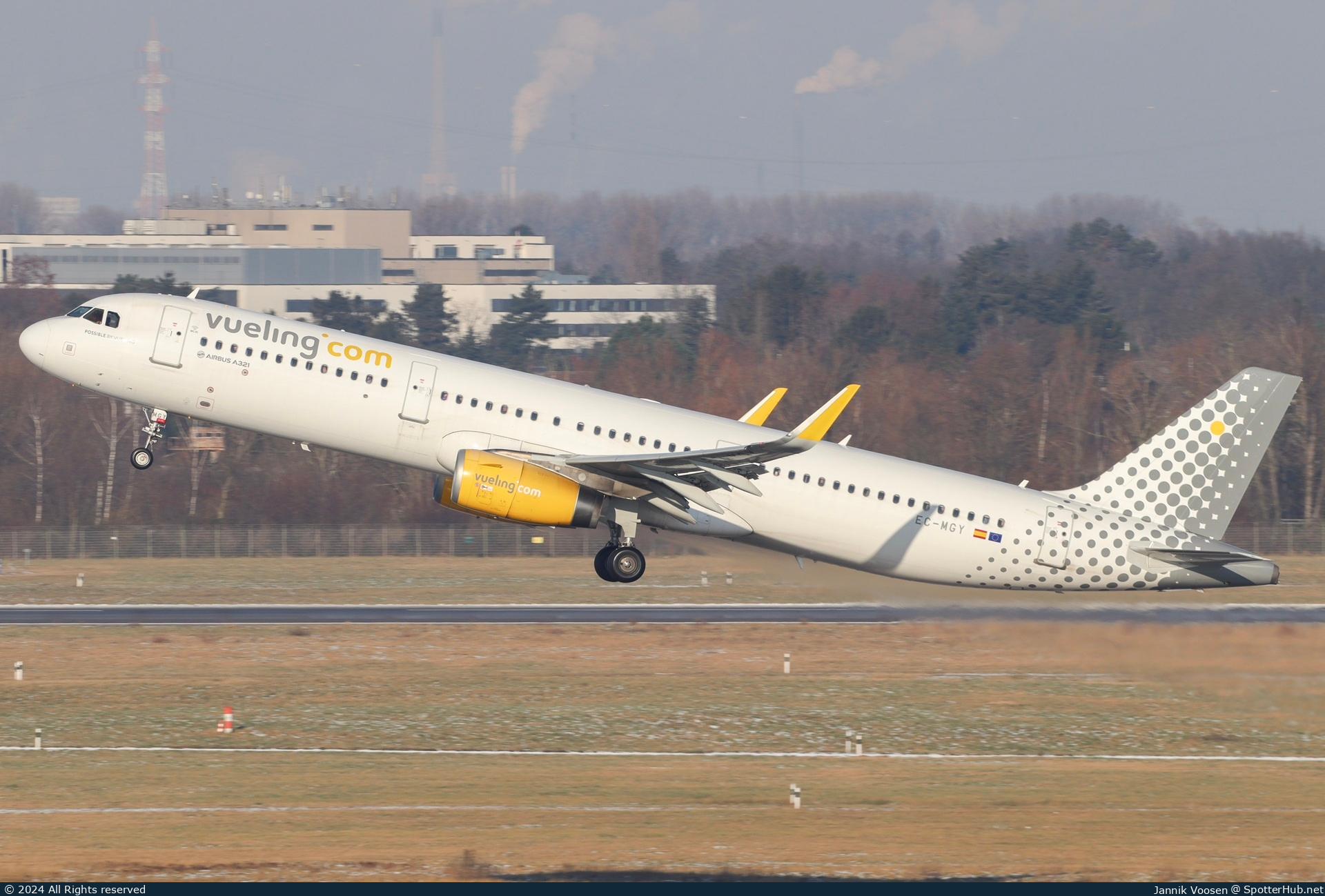 Photo of EC-MGY - Airbus A321-231 operated by Vueling