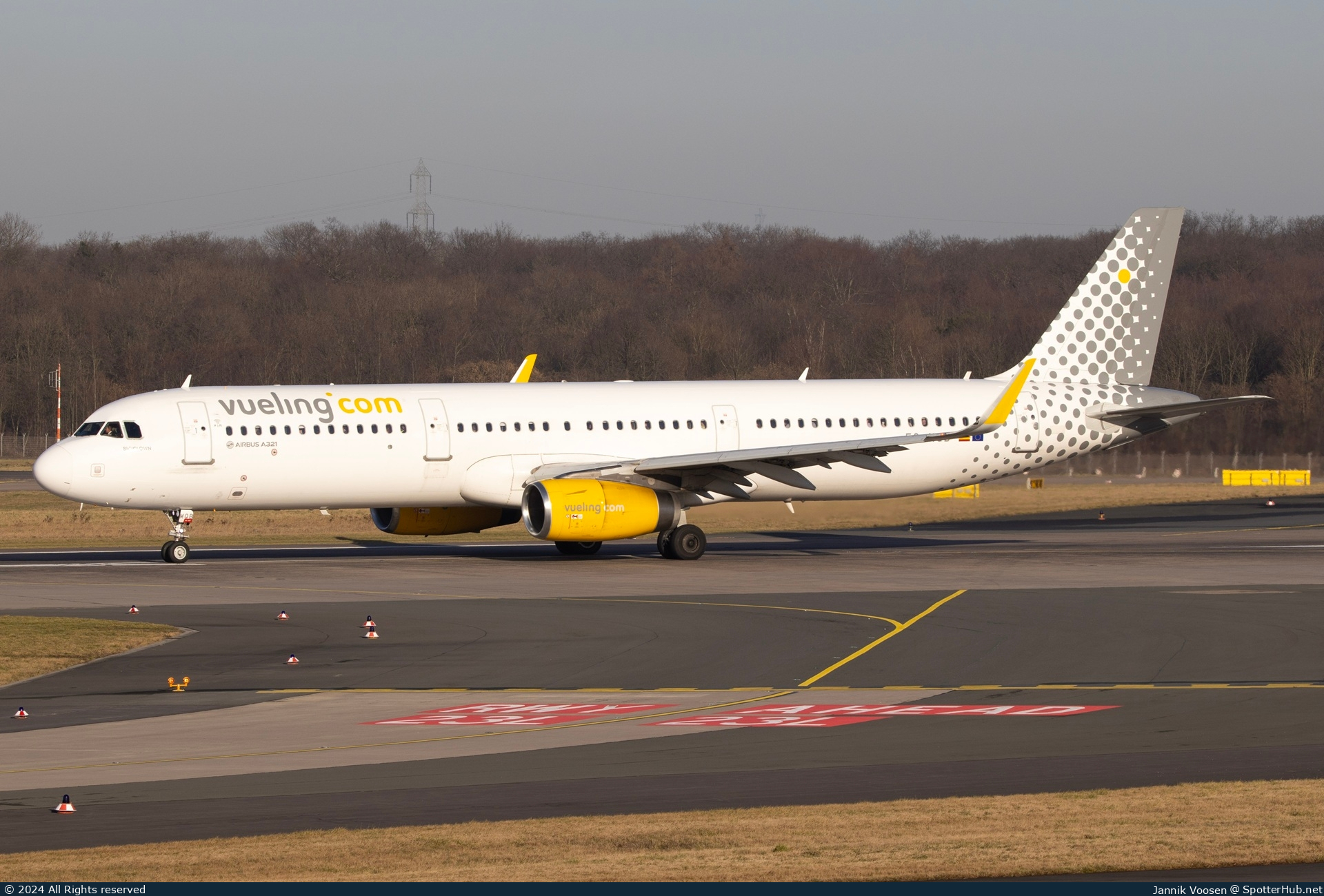 Photo of EC-MQB - Airbus A321-231 operated by Vueling