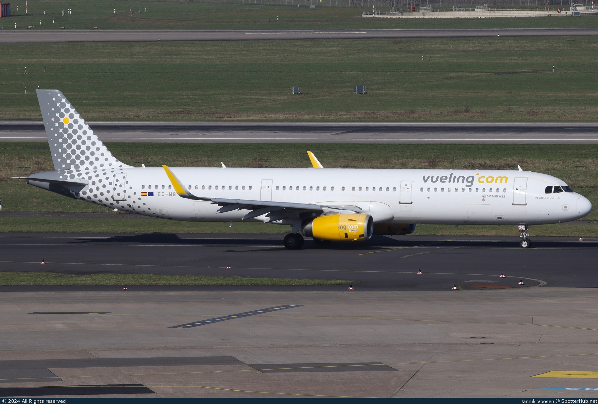 Photo of EC-MGY - Airbus A321-231 operated by Vueling