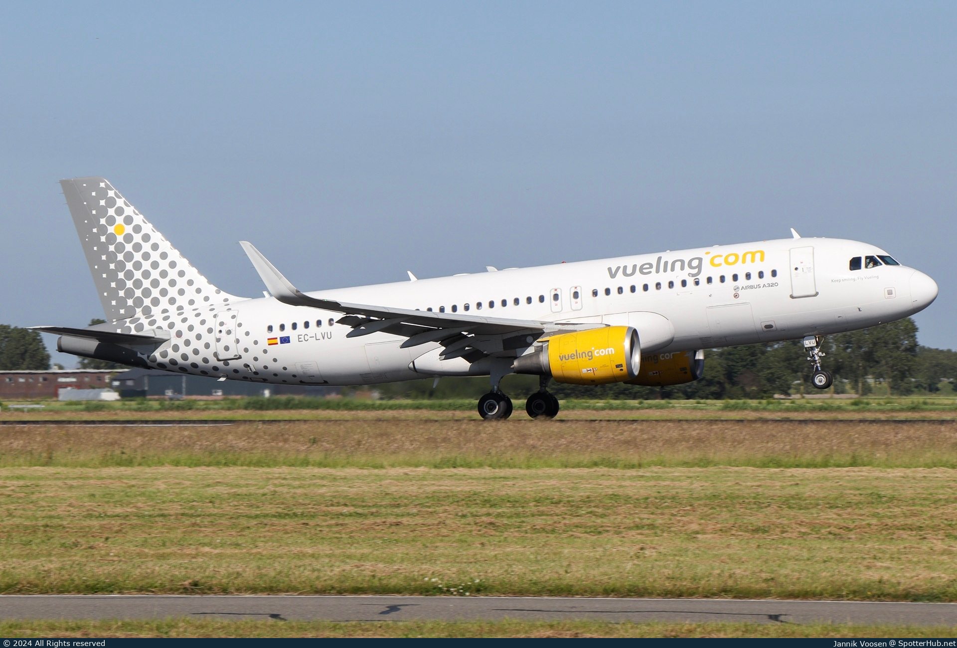 Photo of EC-LVU - Airbus A320-214 operated by Vueling