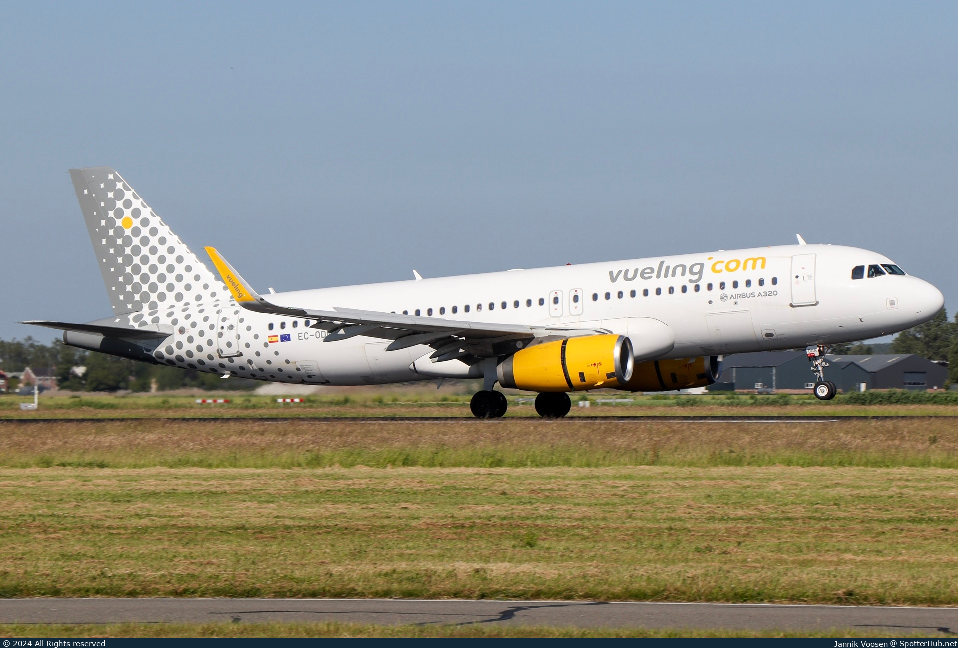 Photo of EC-ODN - Airbus A320-232 operated by Vueling