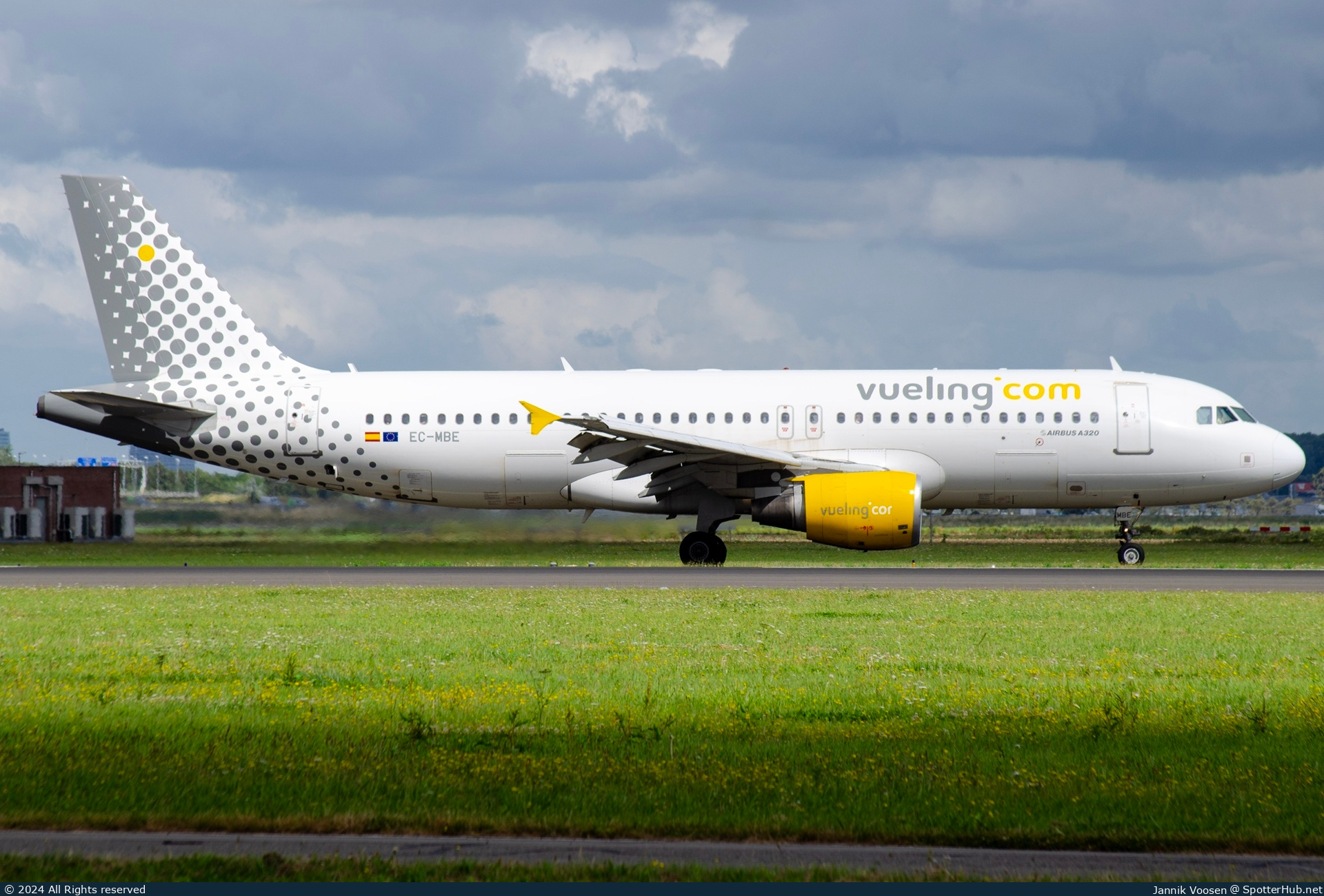 Photo of EC-MBE - Airbus A320-214 operated by Vueling