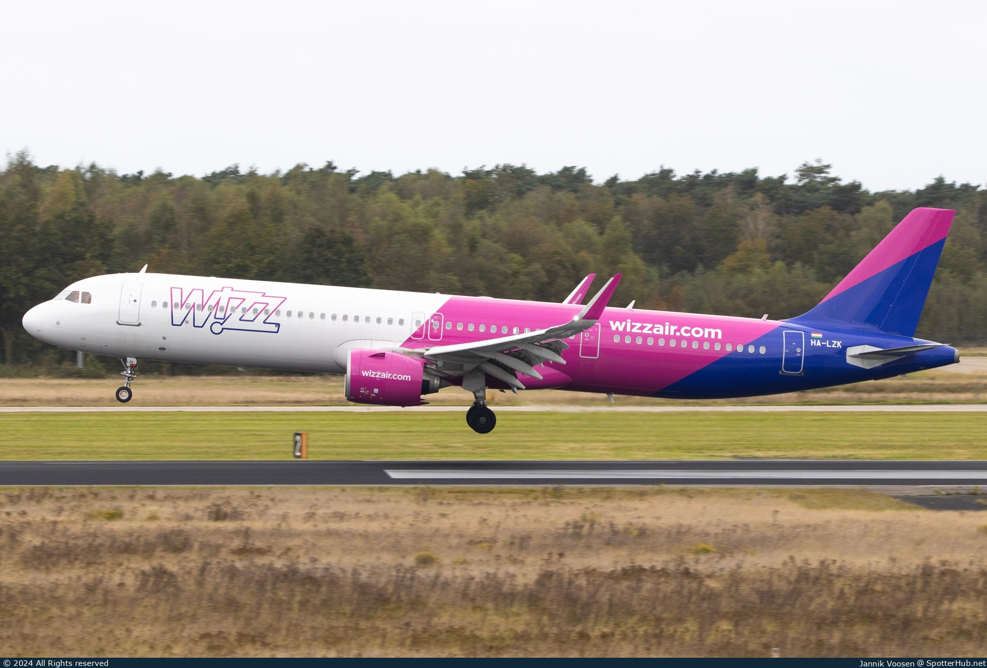 Photo of HA-LZK - Airbus A321-271NX operated by Wizz Air