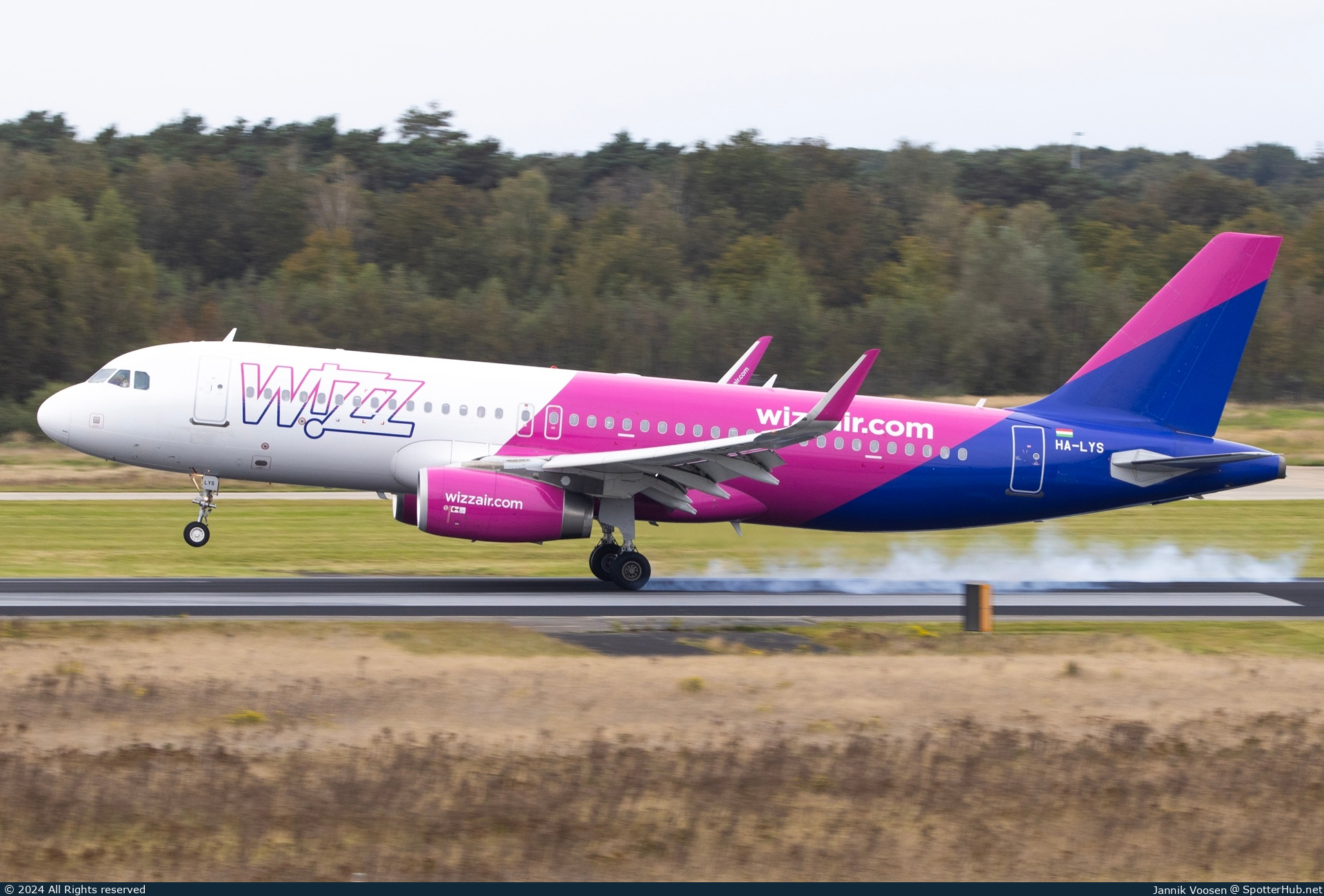 Photo of HA-LYS - Airbus A320-232 operated by Wizz Air