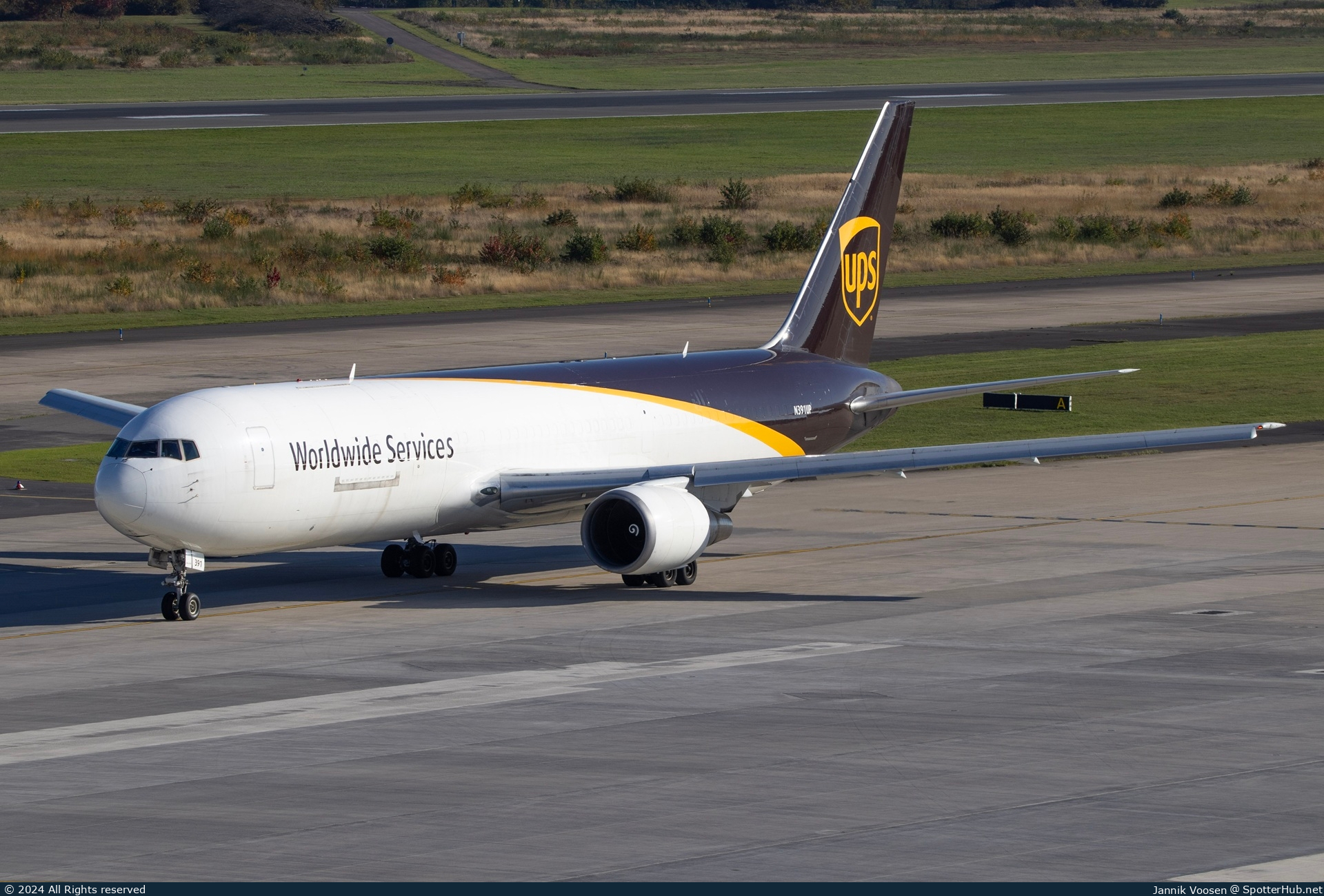 Photo of N391UP - Boeing 767-304(ER)(BDSF) operated by UPS United Parcel Service