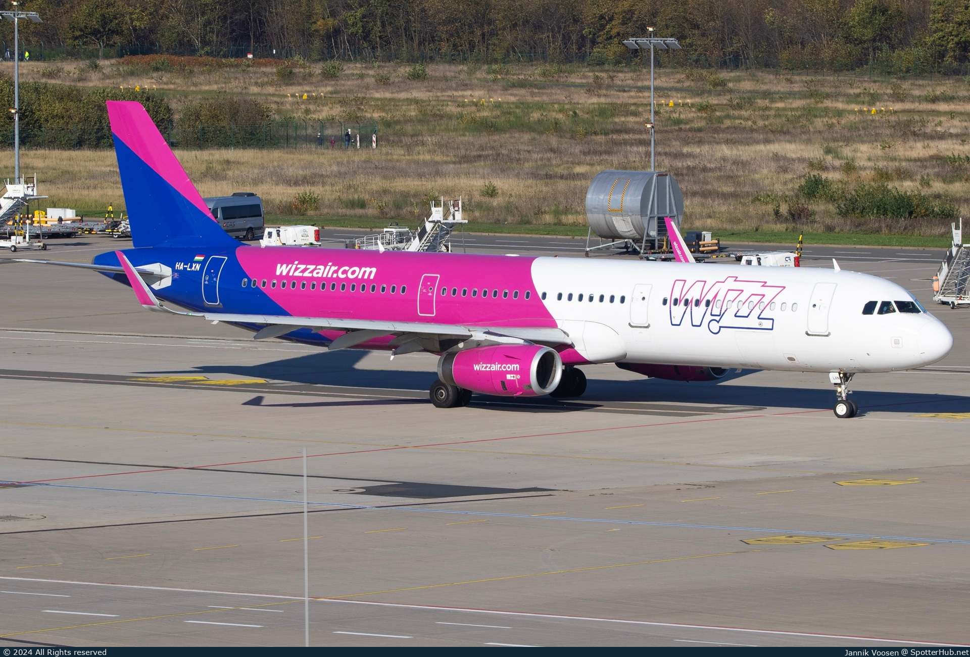 Photo of HA-LXN - Airbus A321-231 operated by Wizz Air