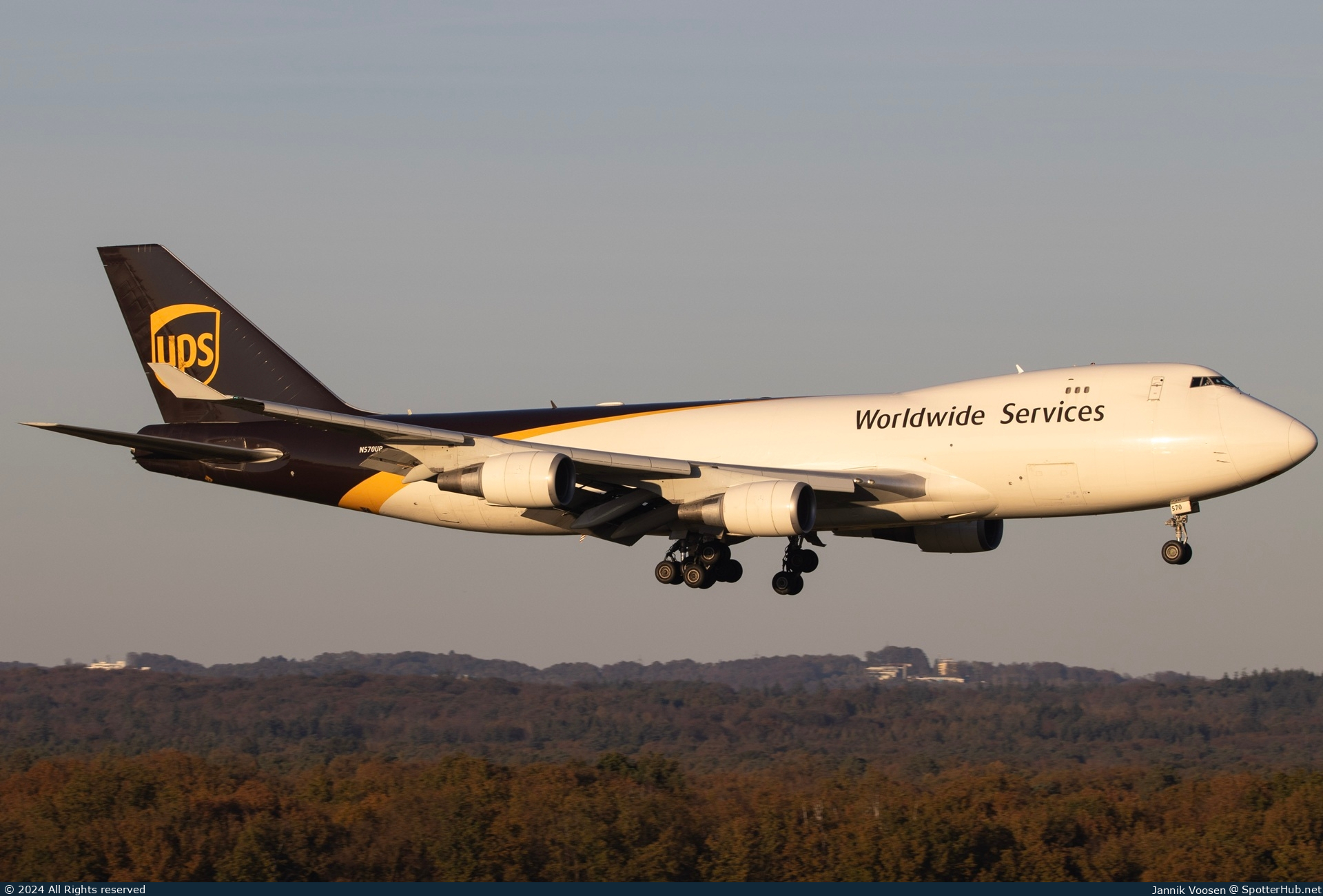 Photo of N570UP - Boeing 747-44AF operated by UPS United Parcel Service
