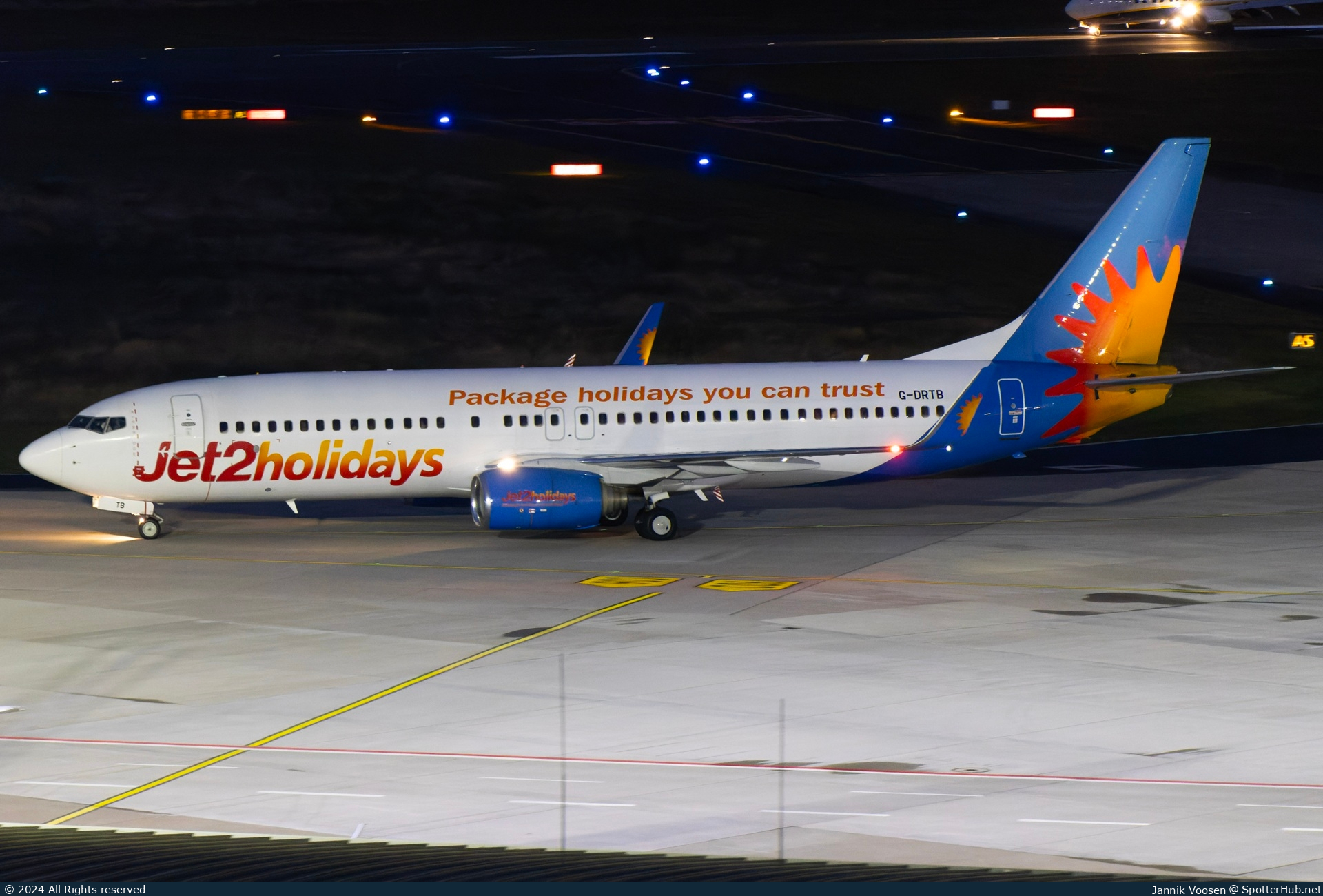 Photo of G-DRTB - Boeing 737-86N operated by Jet2