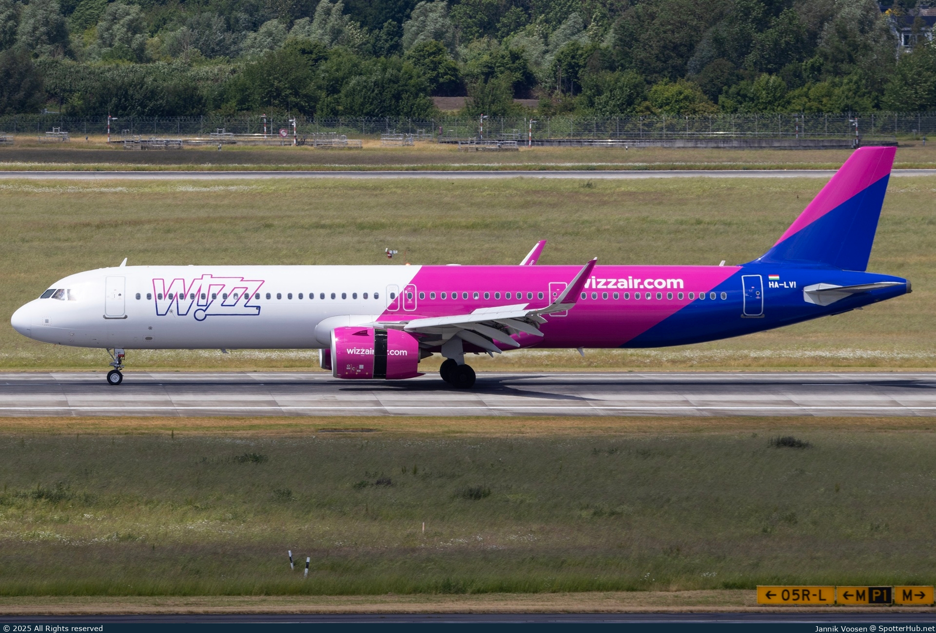 Photo of HA-LVI - Airbus A321-271NX operated by Wizz Air