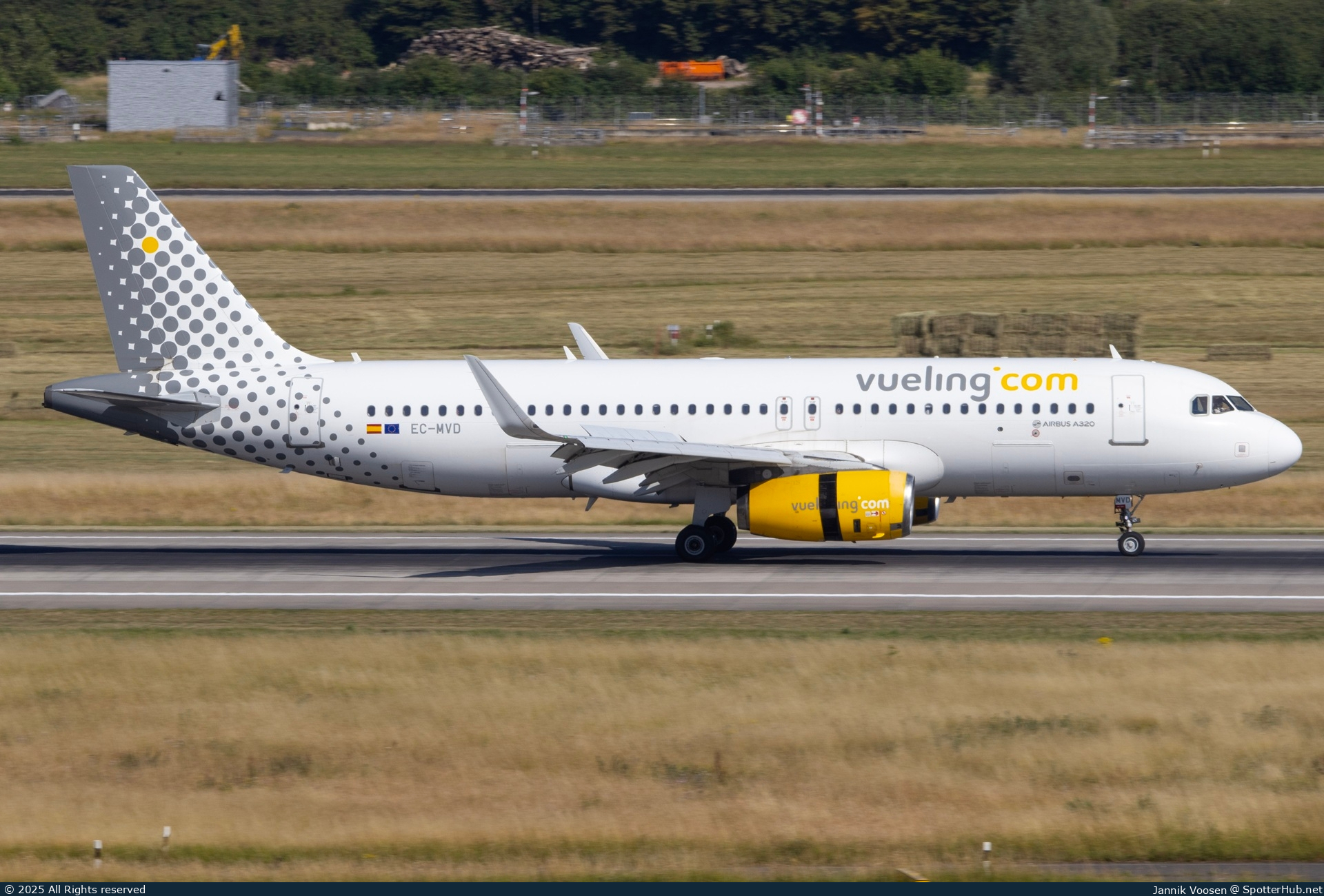 Photo of EC-MVD - Airbus A320-232 operated by Vueling
