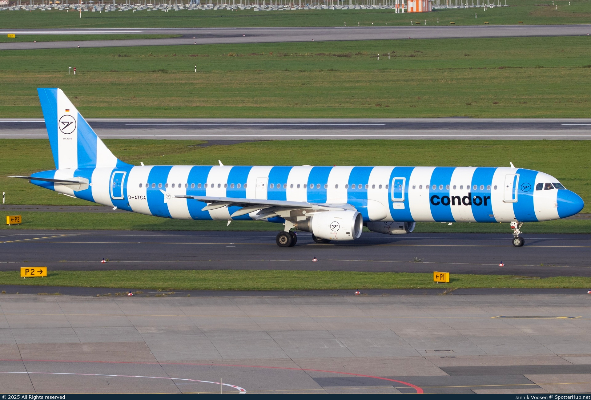 Photo of D-ATCA - Airbus A321-211 operated by Condor