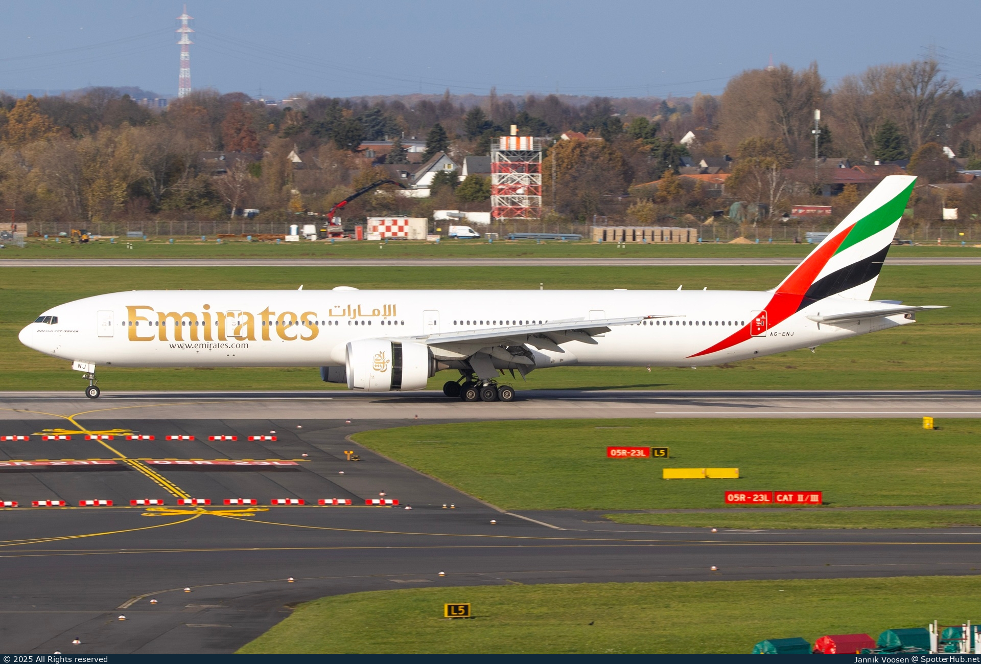 Photo of A6-ENJ - Boeing 777-31H(ER) operated by Emirates