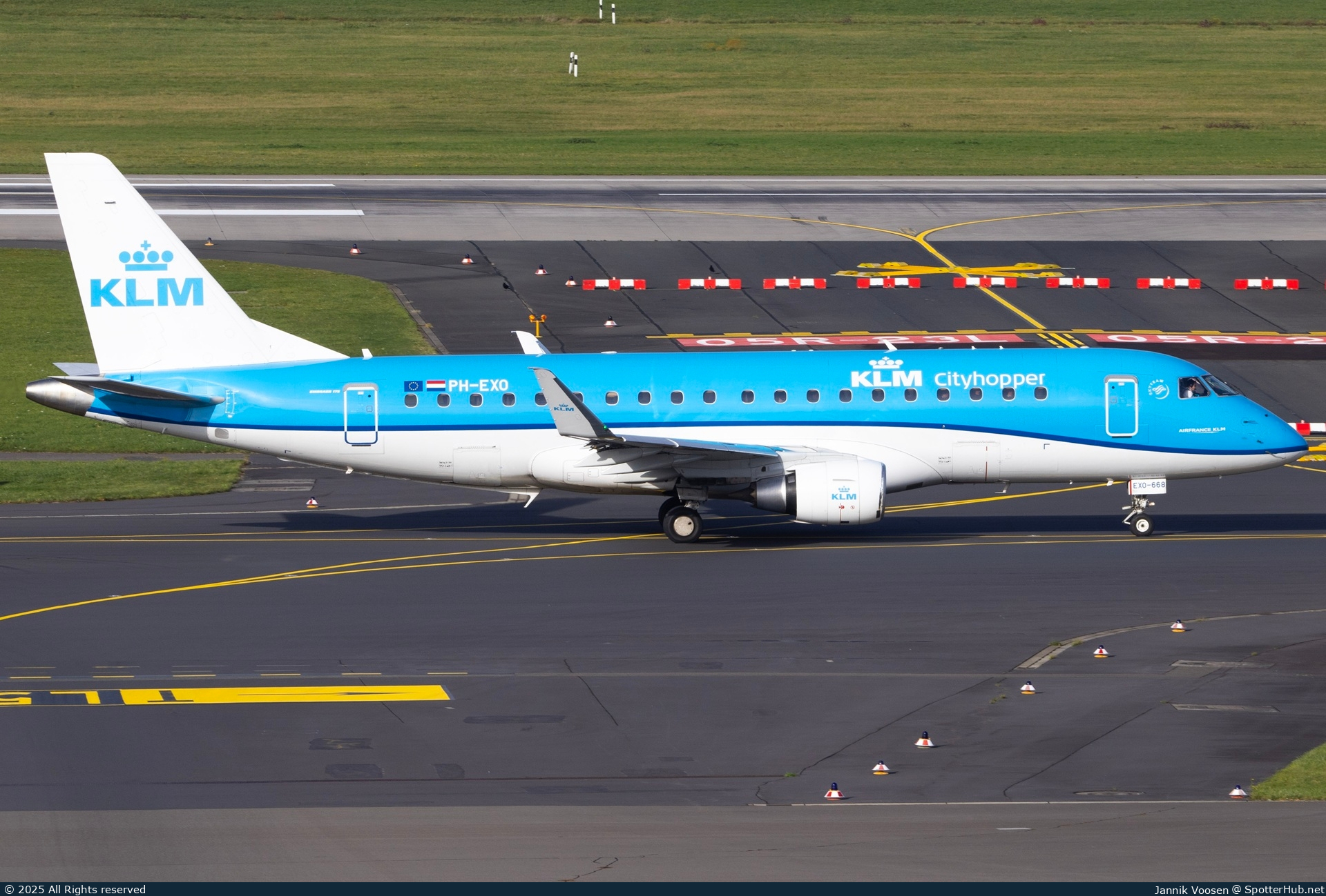 Photo of PH-EXO - Embraer ERJ-175STD operated by KLM Cityhopper