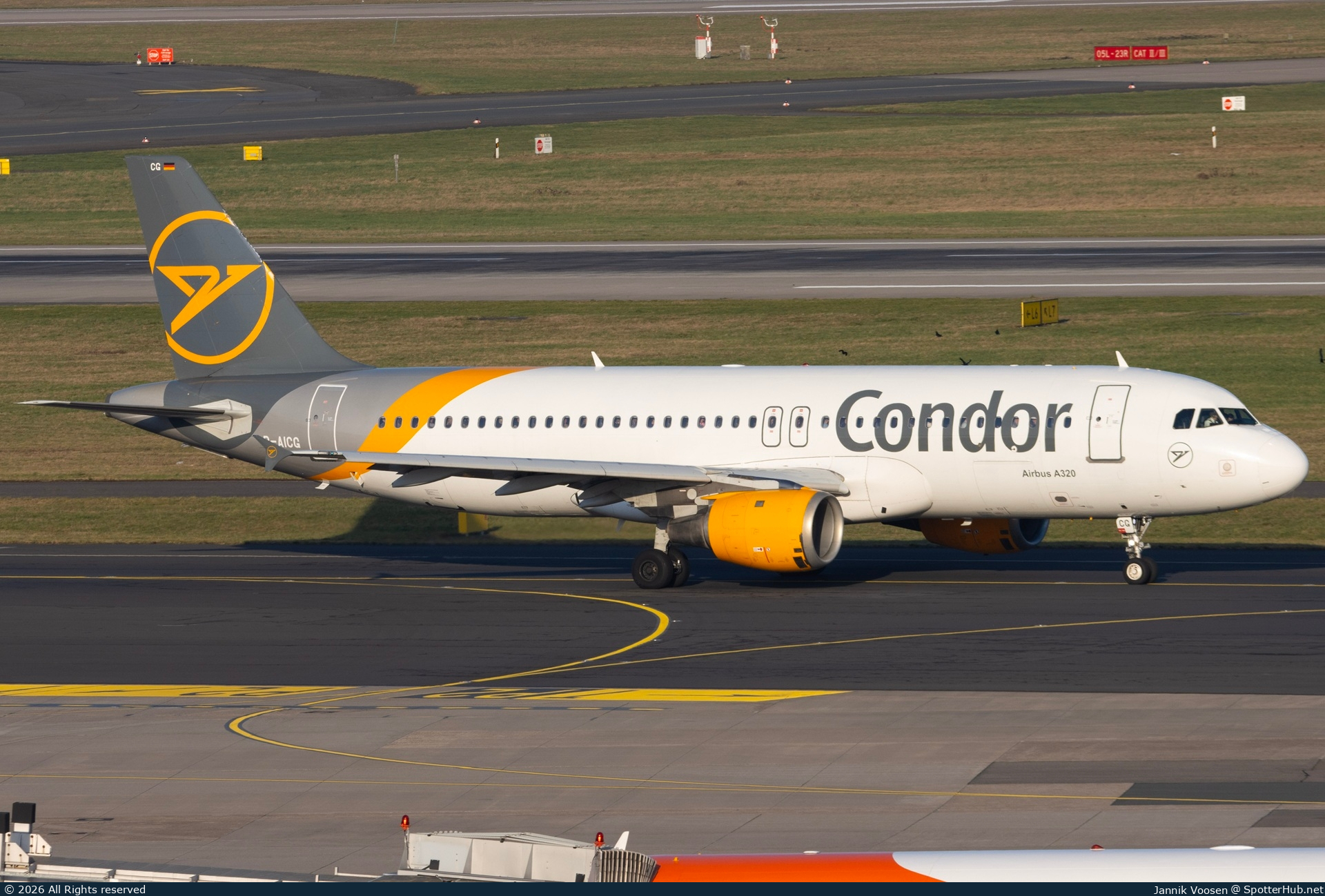 Photo of D-AICG - Airbus A320-212 operated by Condor