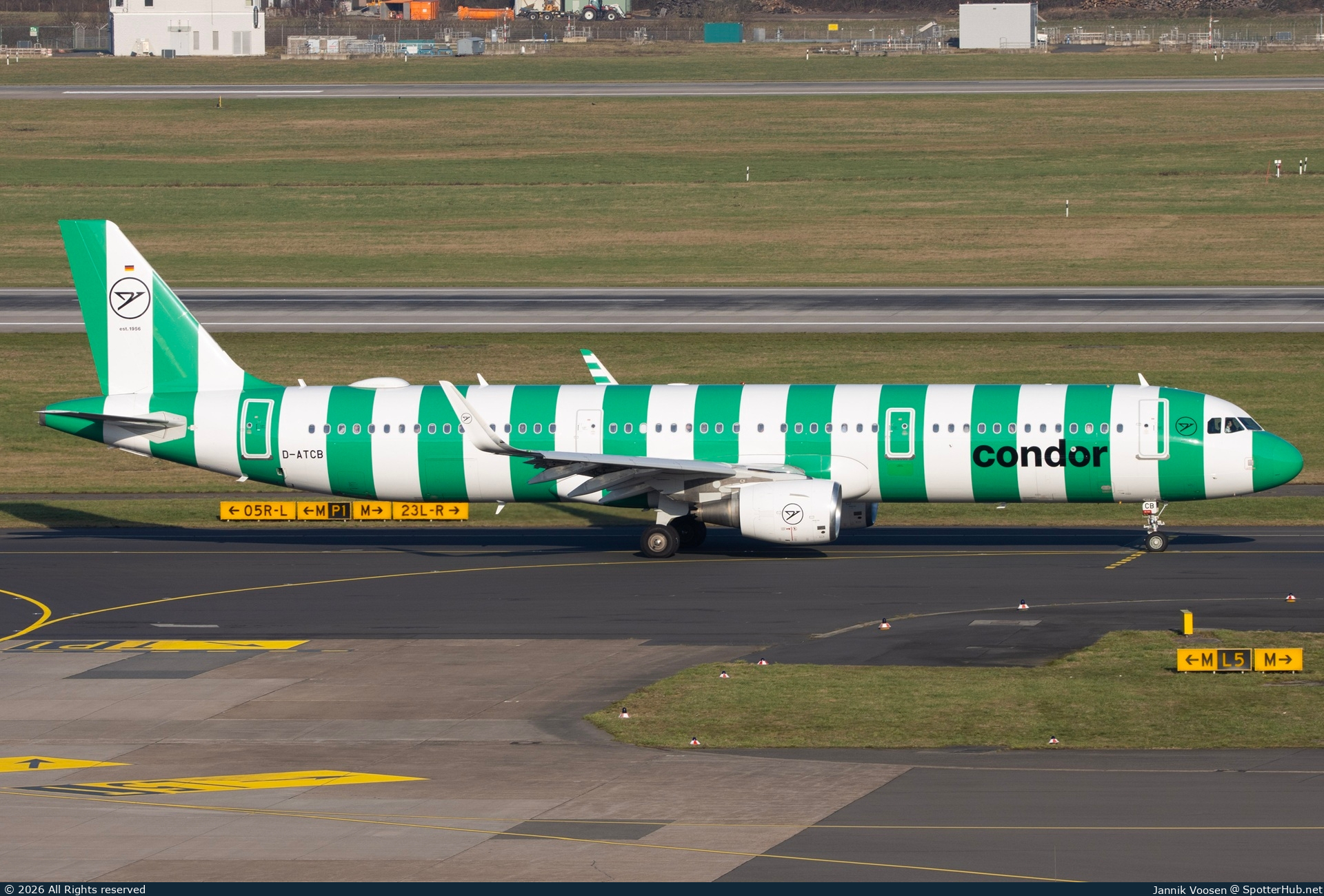 Photo of D-ATCB - Airbus A321-211 operated by Condor