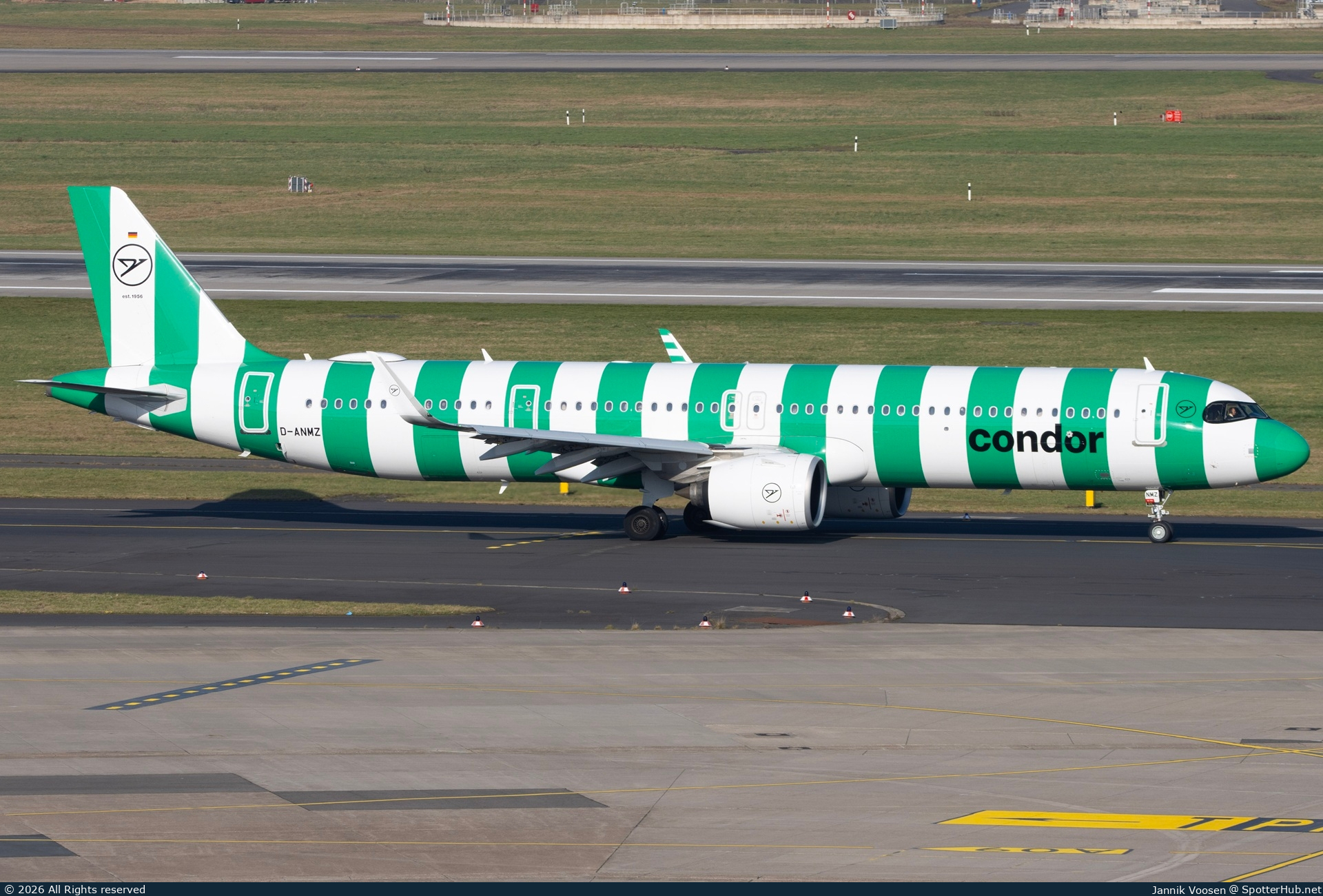 Photo of D-ANMZ - Airbus A321-271NX operated by Condor