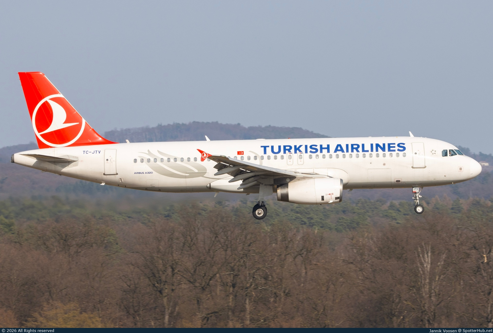 Photo of TC-JTV - Airbus A320-232 operated by Turkish Airlines