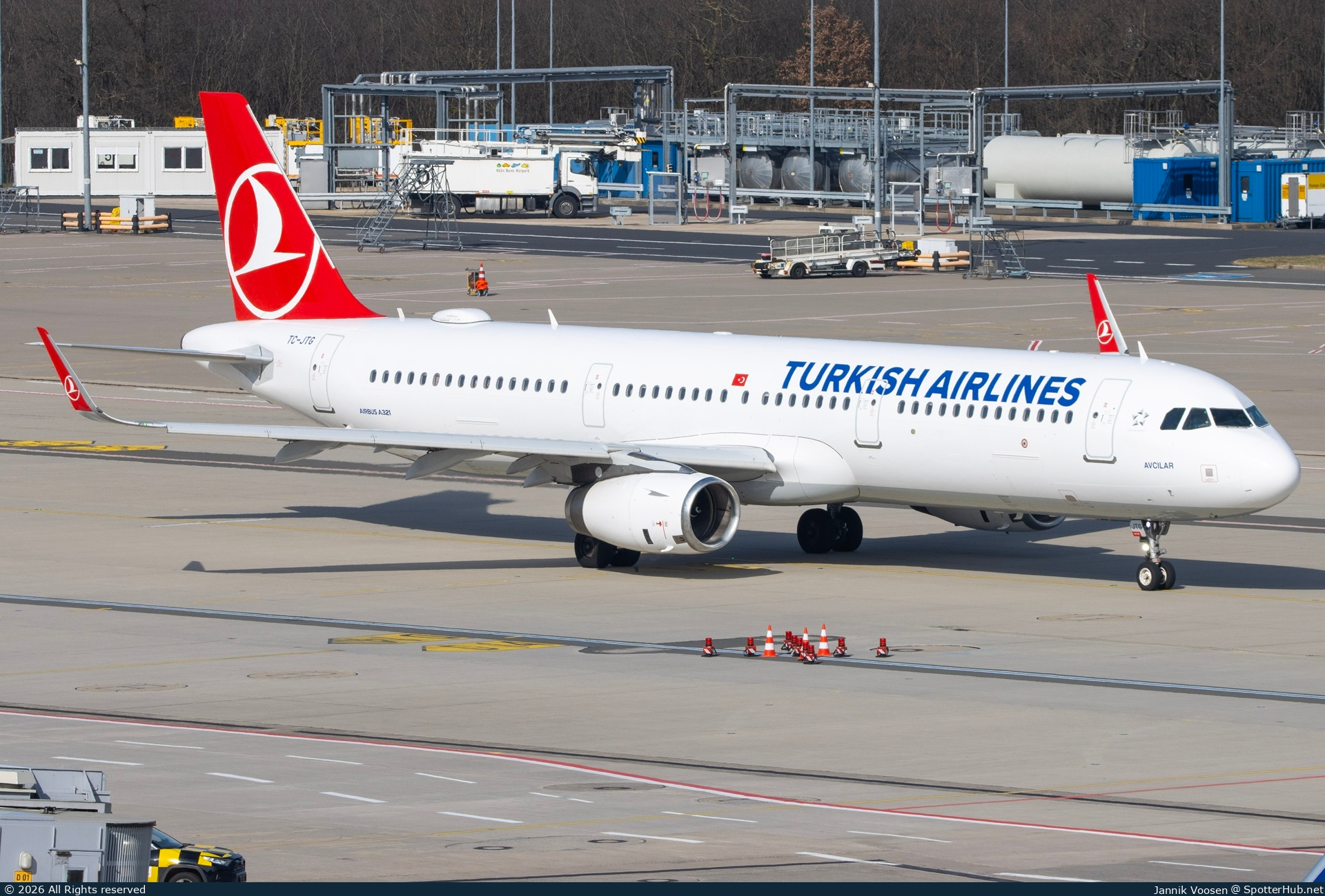 Photo of TC-JTG - Airbus A321-231 operated by Turkish Airlines