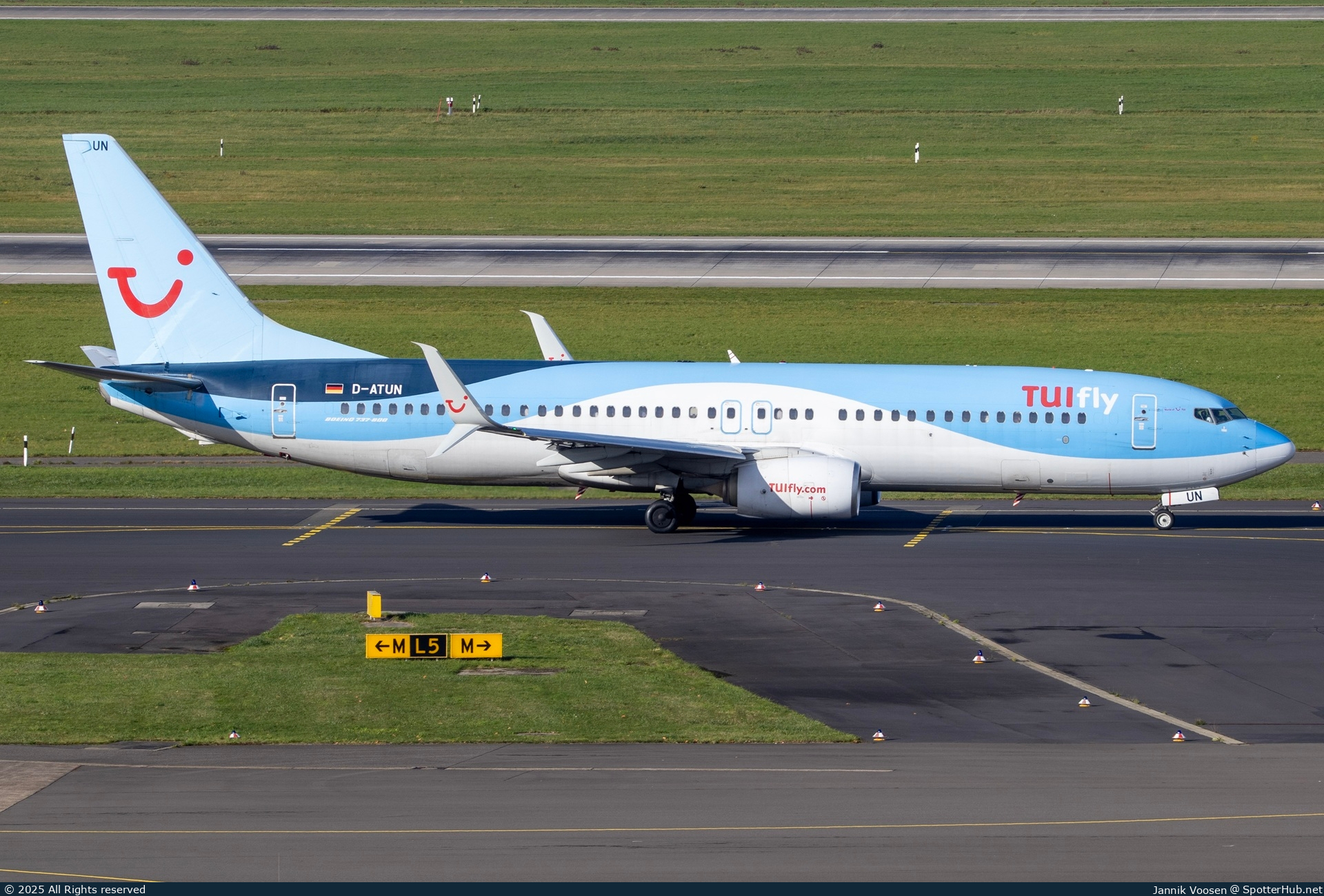 Photo of D-ATUN - Boeing 737-8K5 operated by TUIfly
