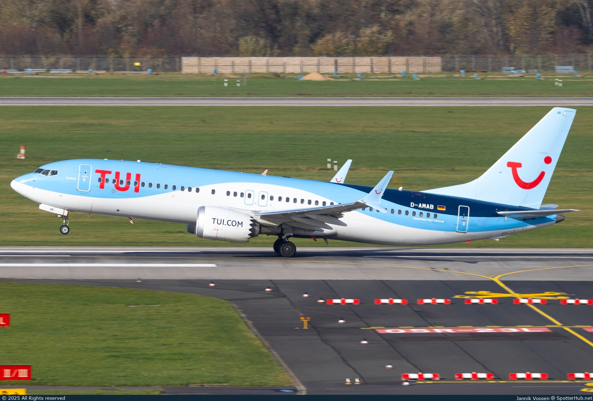 Photo of D-AMAB - Boeing 737 MAX 8 operated by TUIfly