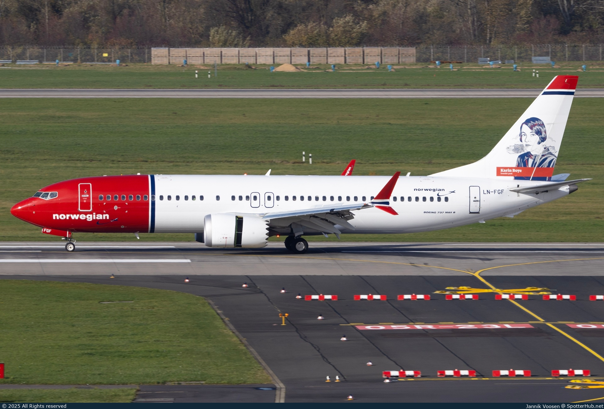 Photo of LN-FGF - Boeing 737 MAX 8 operated by Norwegian Air Shuttle