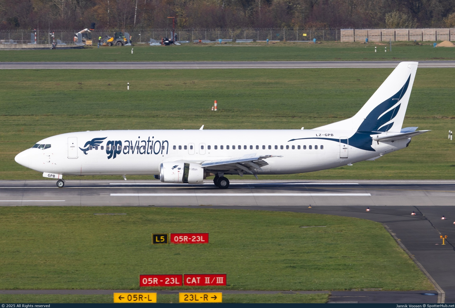 Photo of LZ-GPB - Boeing 737-405 operated by GP Aviation