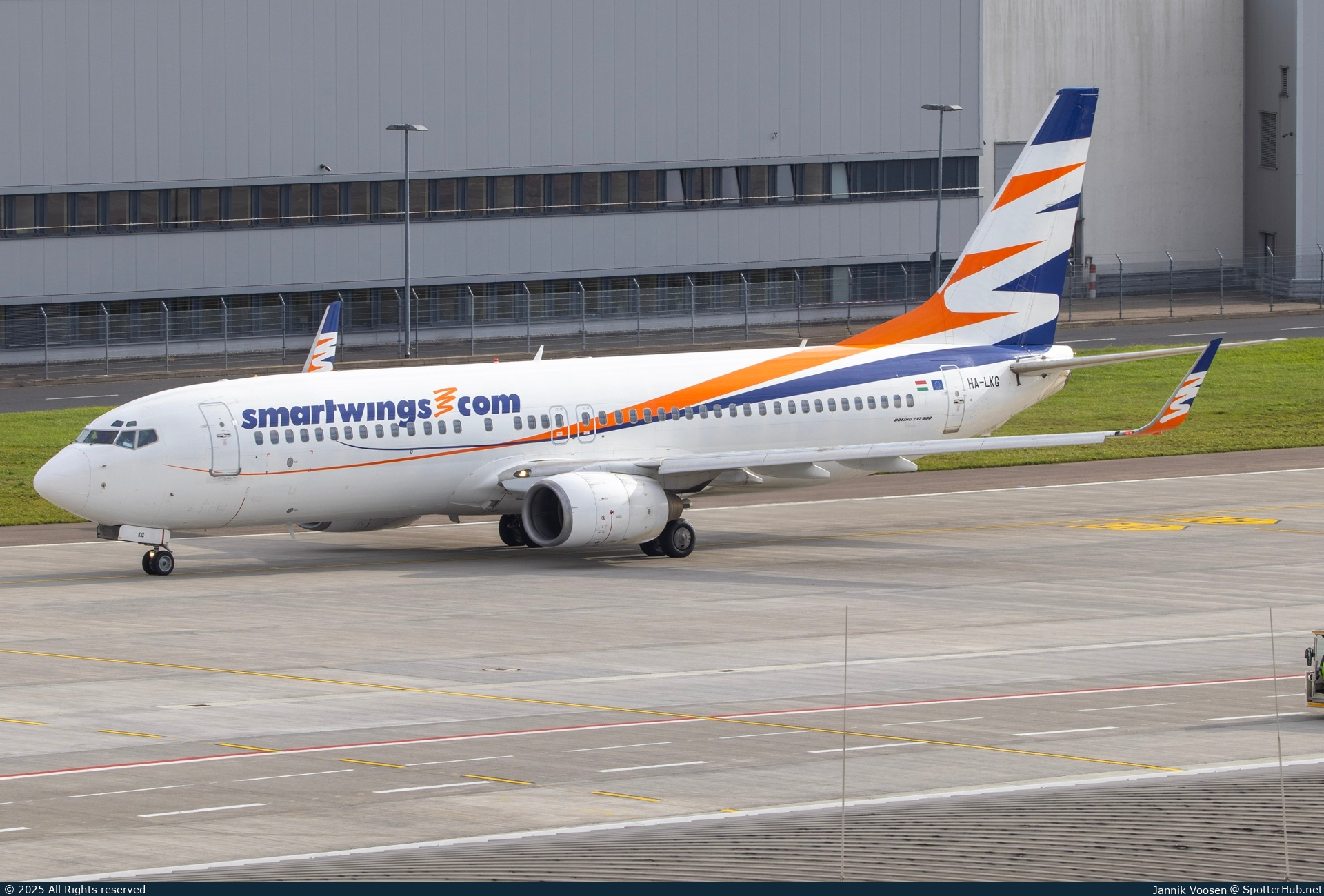Photo of HA-LKG - Boeing 737-8CX operated by SmartWings Hungary