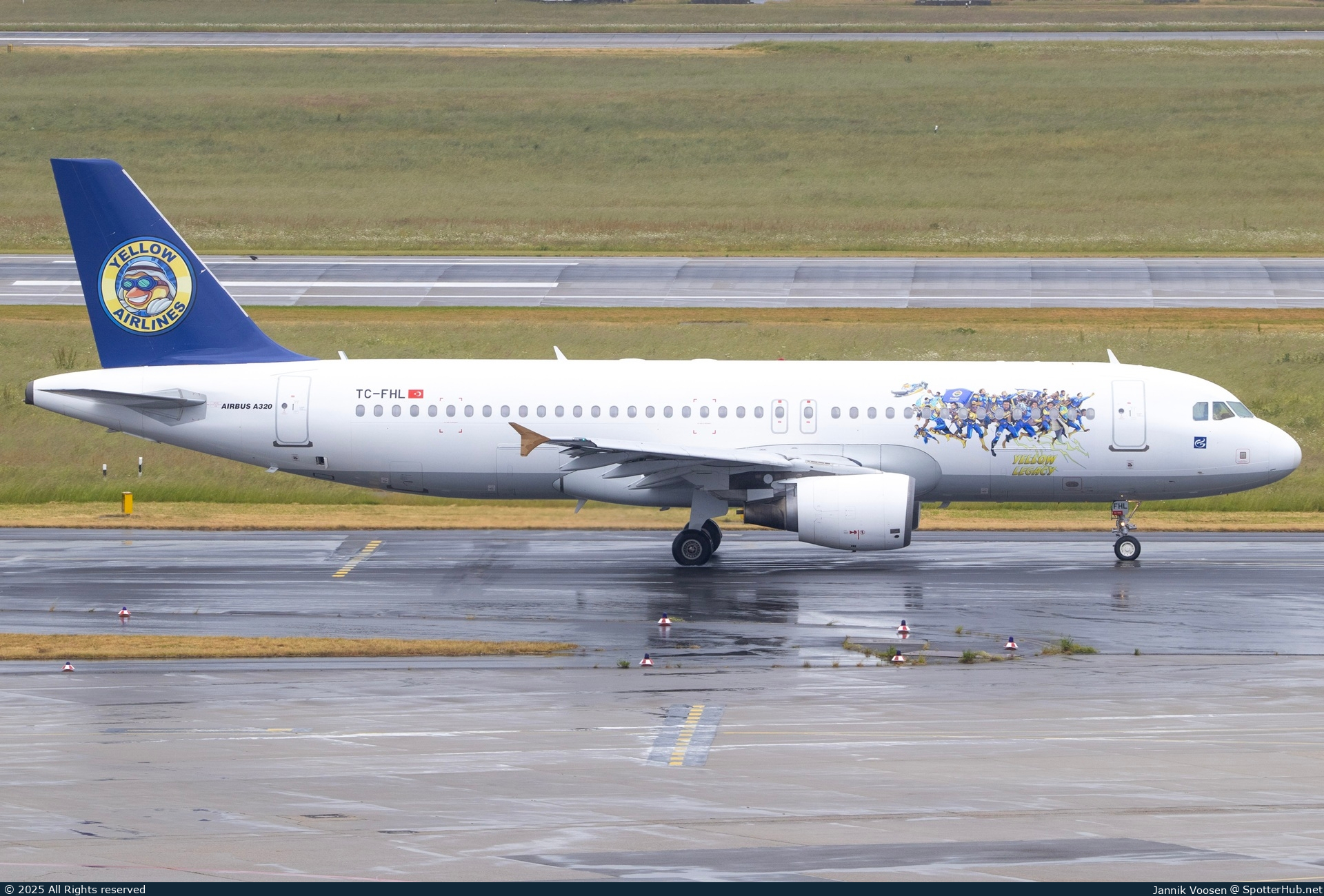 Photo of TC-FHL - Airbus A320-214 operated by Freebird Airlines
