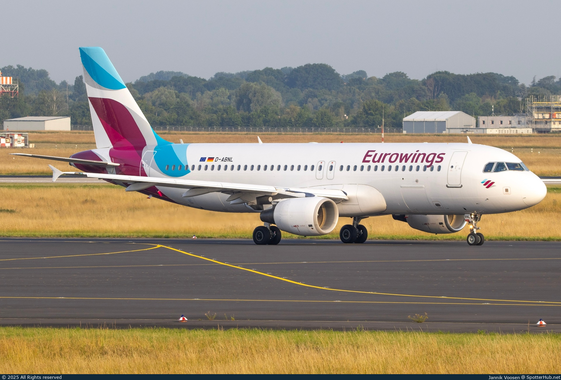 Photo of D-ABNL - Airbus A320-214 operated by Eurowings