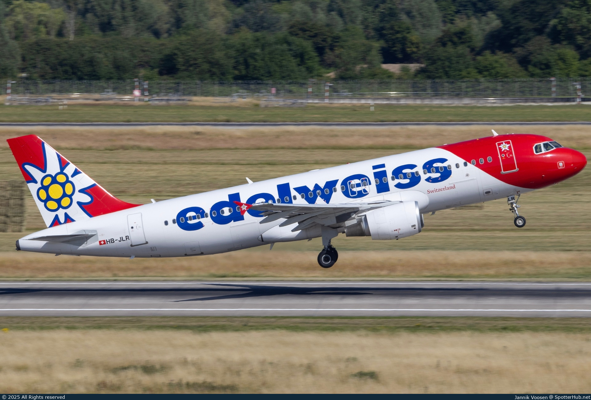 Photo of HB-JLR - Airbus A320-214 operated by Edelweiss Air
