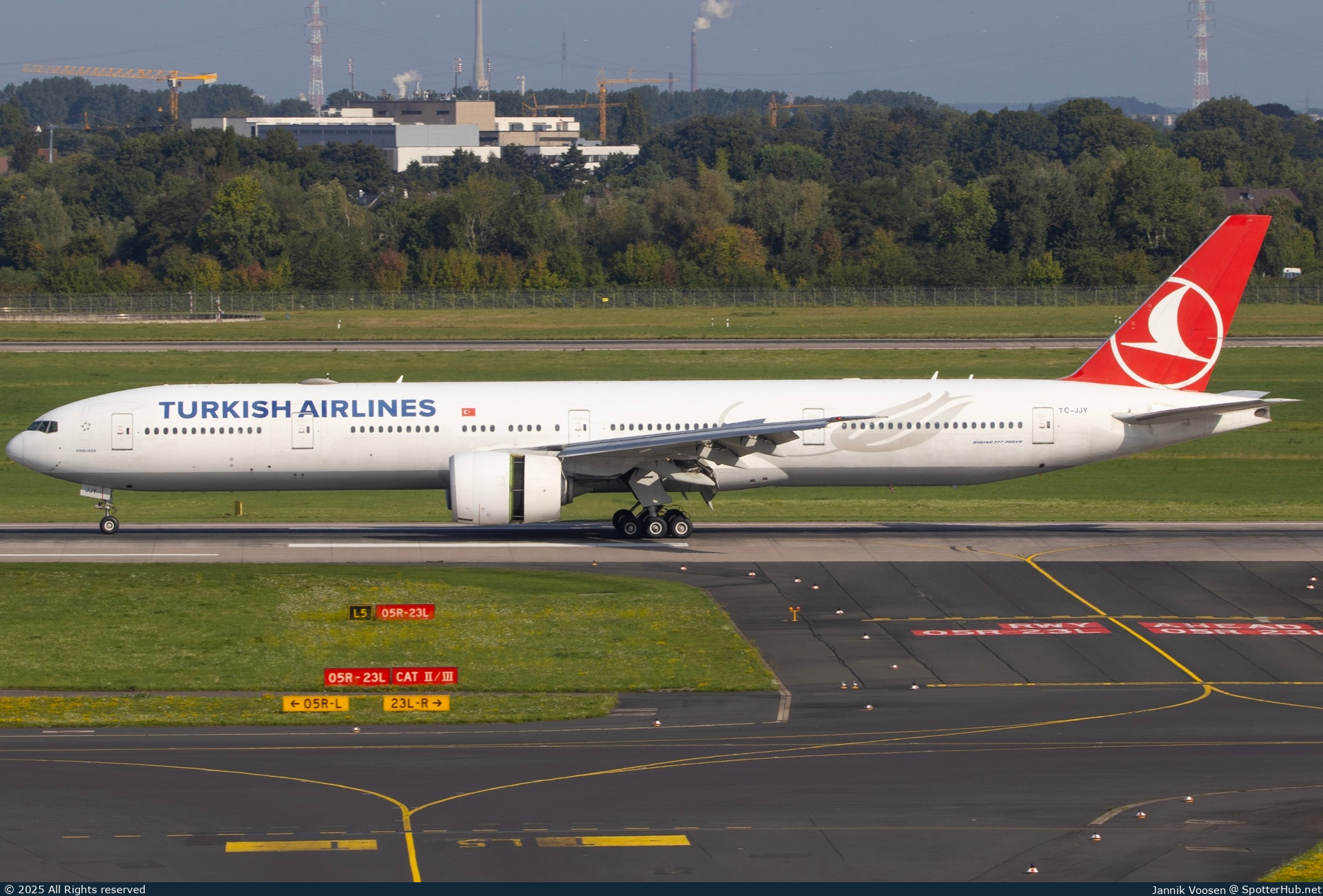 Photo of TC-JJY - Boeing 777-3F2(ER) operated by Turkish Airlines
