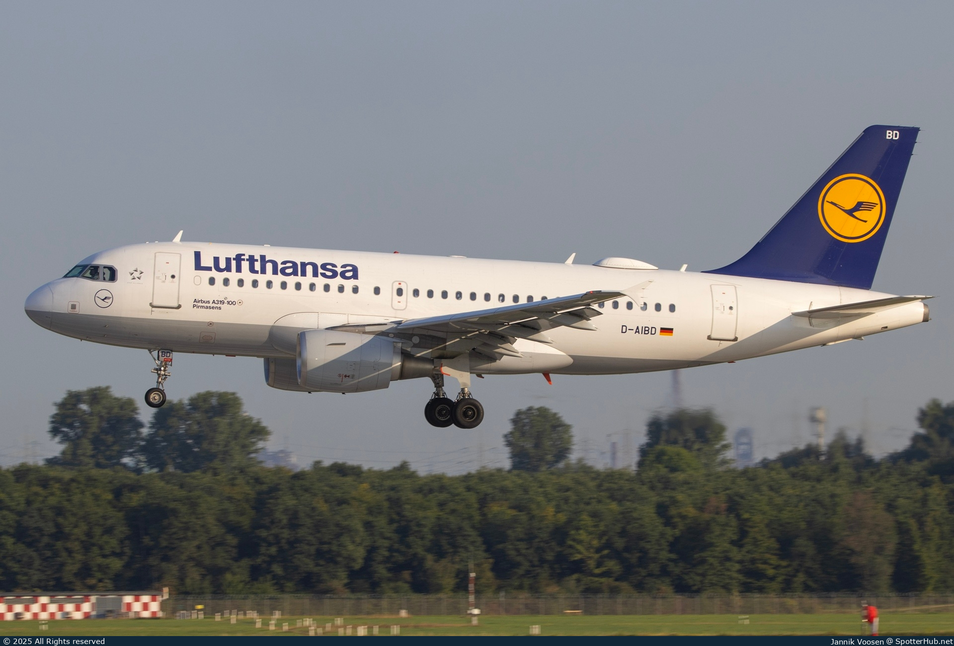Photo of D-AIBD - Airbus A319-112 operated by Lufthansa