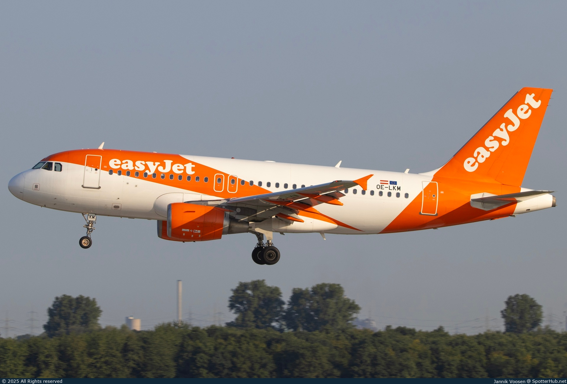 Photo of OE-LKM - Airbus A319-111 operated by easyJet Europe