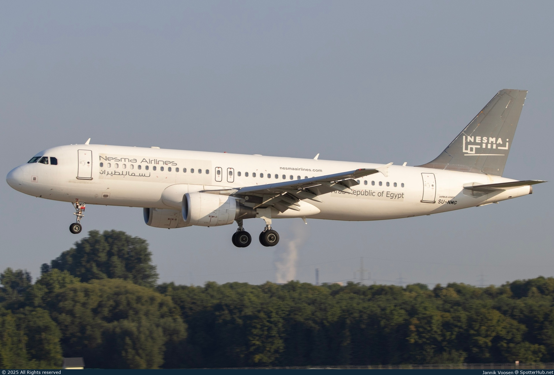 Photo of SU-NMG - Airbus A320-214 operated by Nesma Airlines