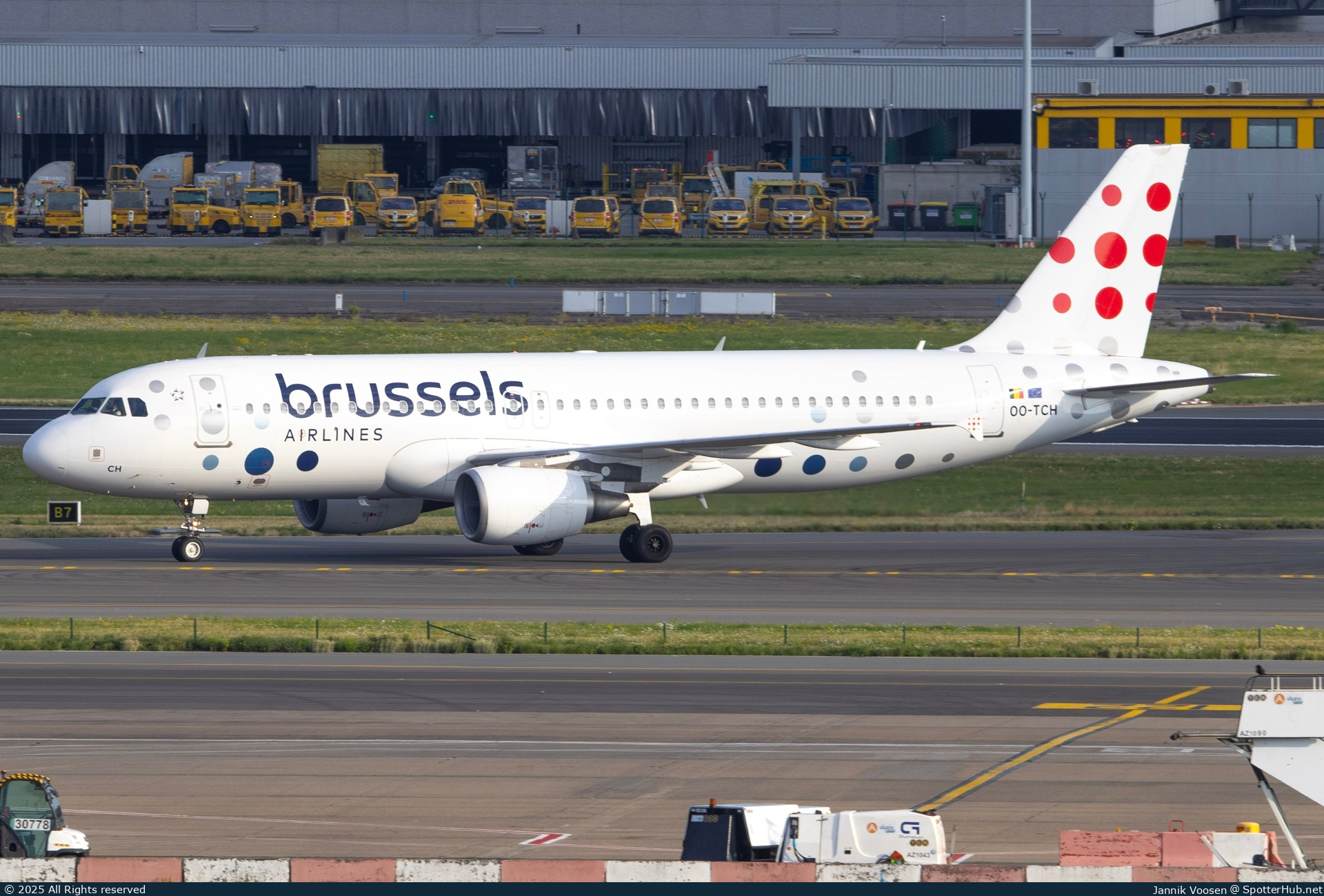 Photo of OO-TCH - Airbus A320-214 operated by Brussels Airlines