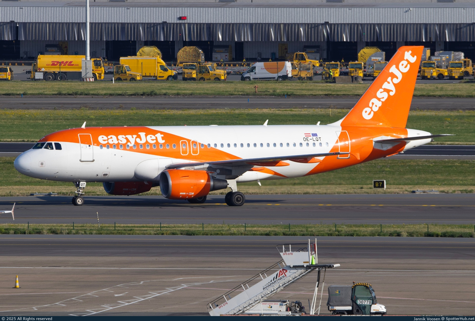Photo of OE-LQT - Airbus A319-111 operated by easyJet Europe