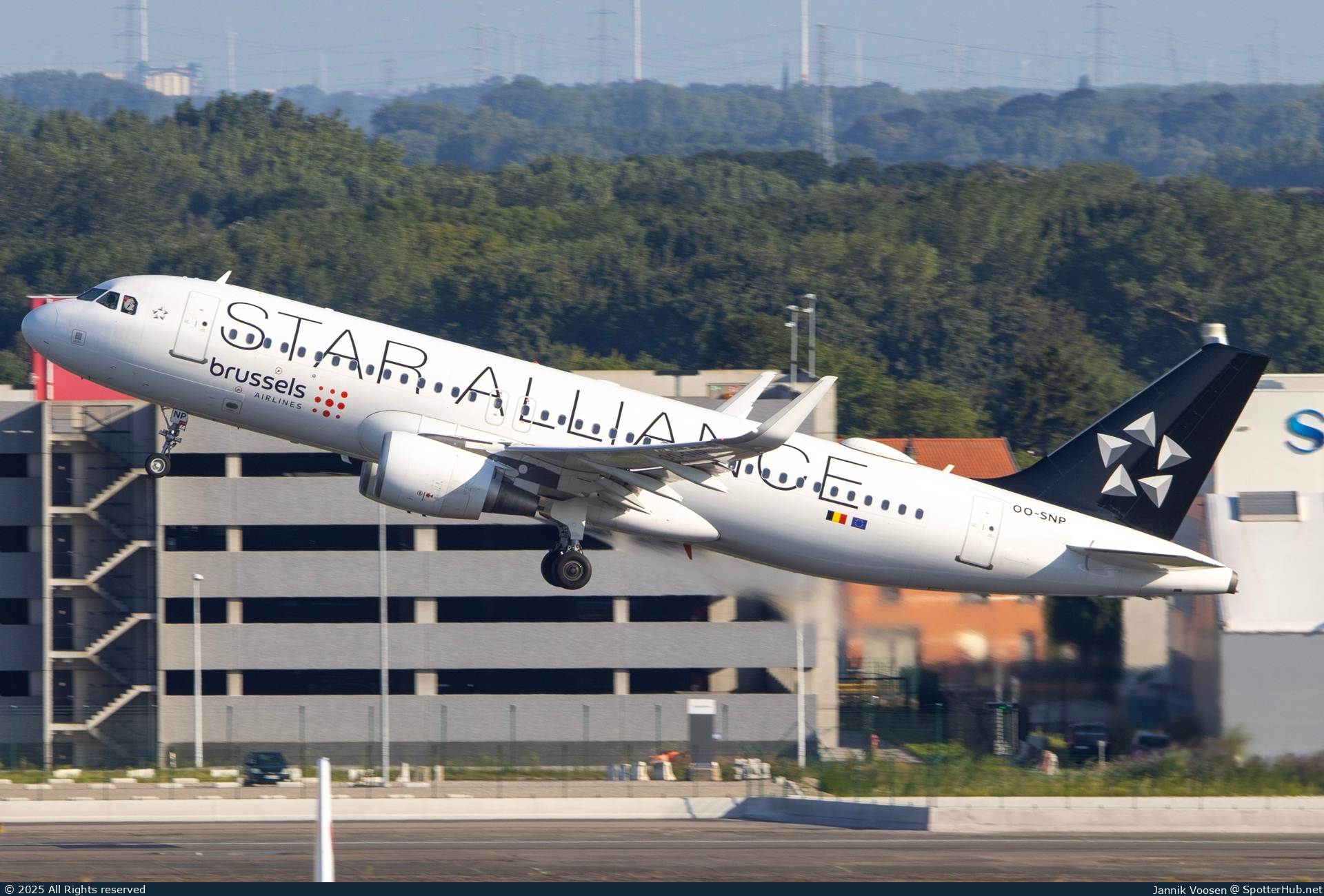 Photo of OO-SNP - Airbus A320-214 operated by Brussels Airlines