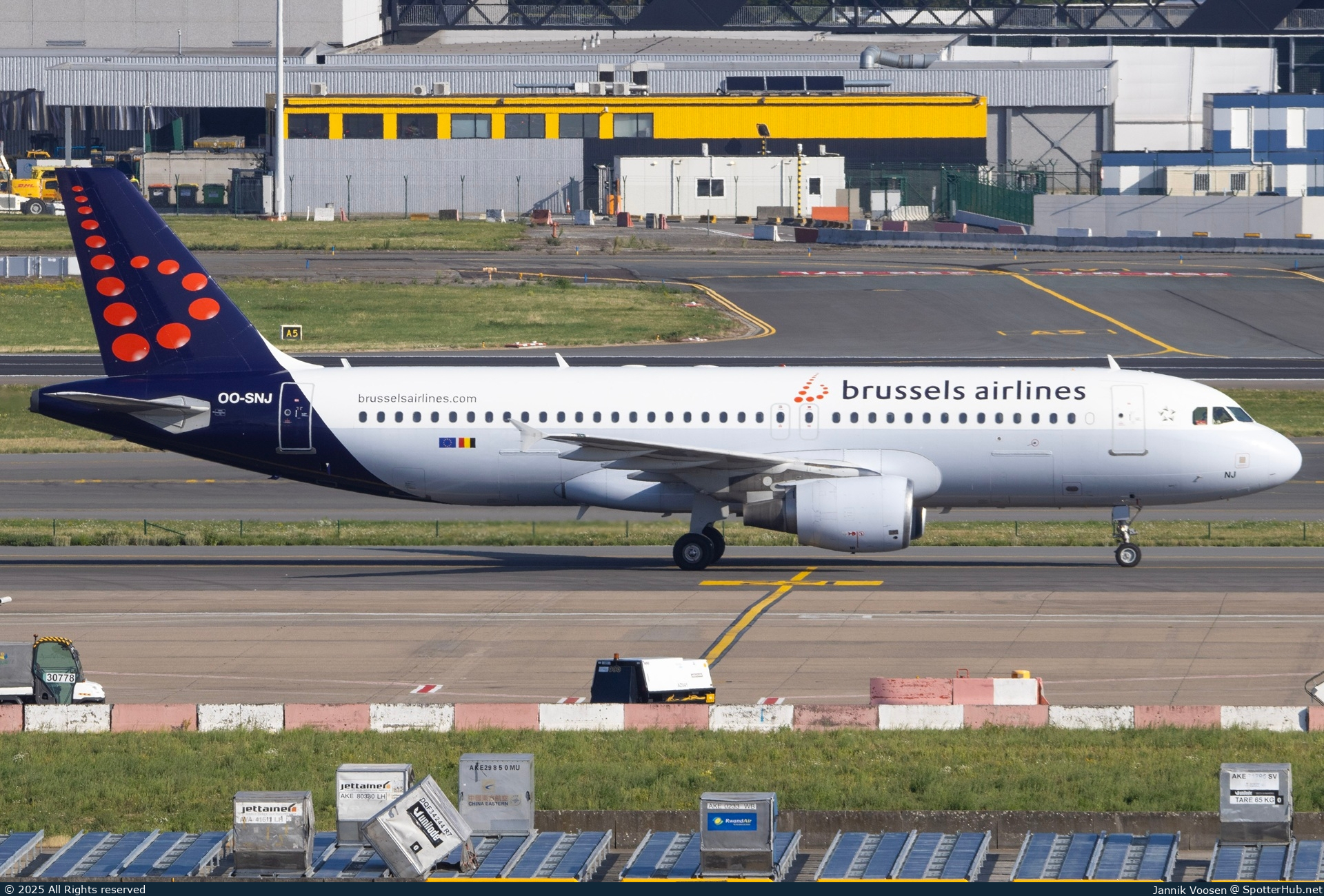 Photo of OO-SNJ - Airbus A320-214 operated by Brussels Airlines