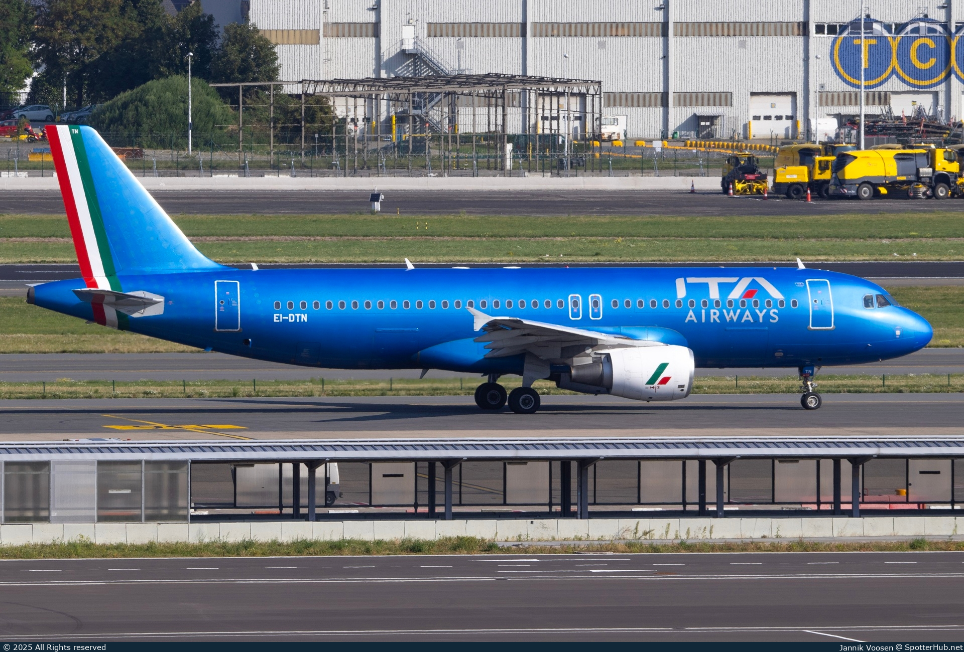 Photo of EI-DTN - Airbus A320-216 operated by ITA Airways