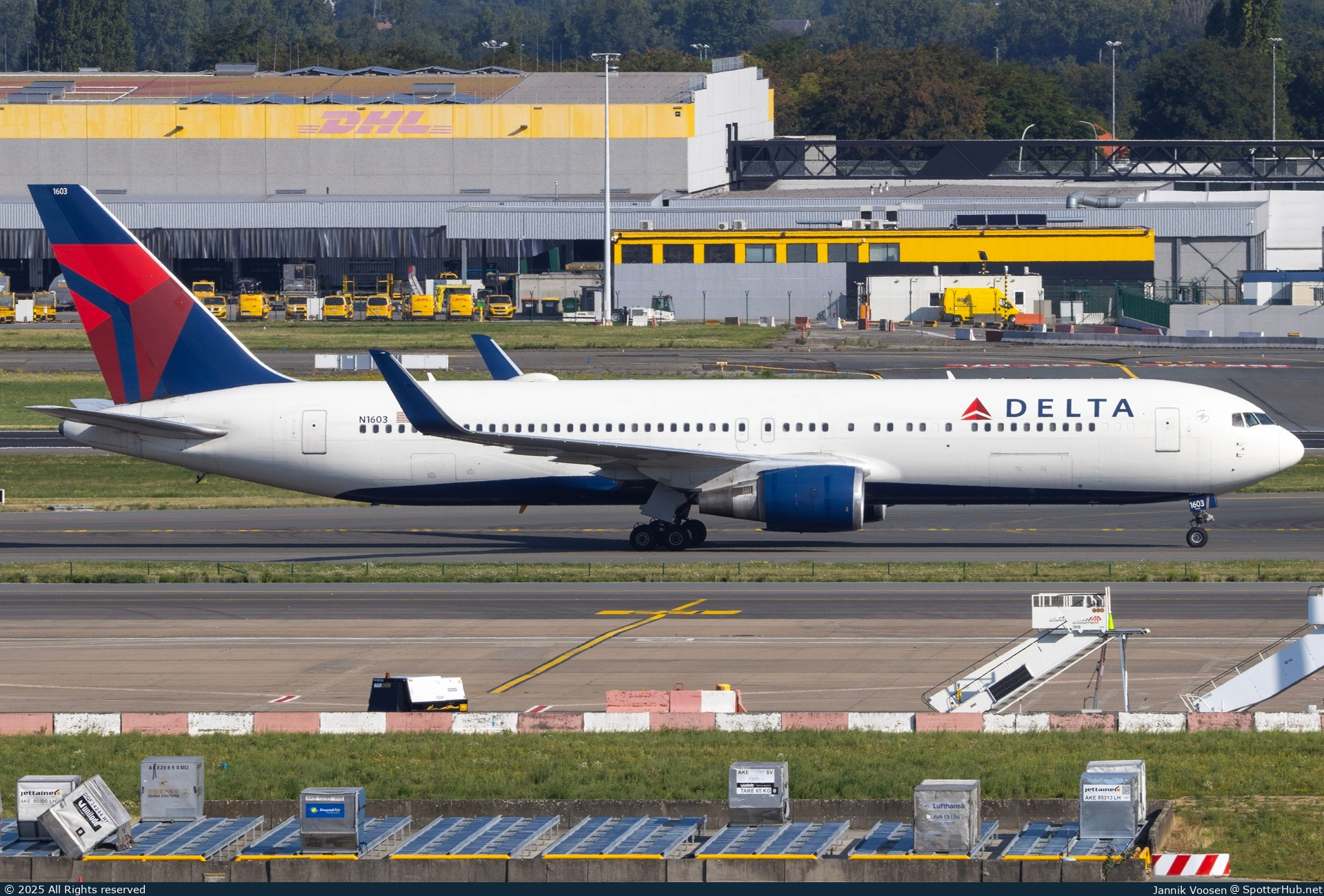 Photo of N1603 - Boeing 767-332(ER) operated by Delta Air Lines