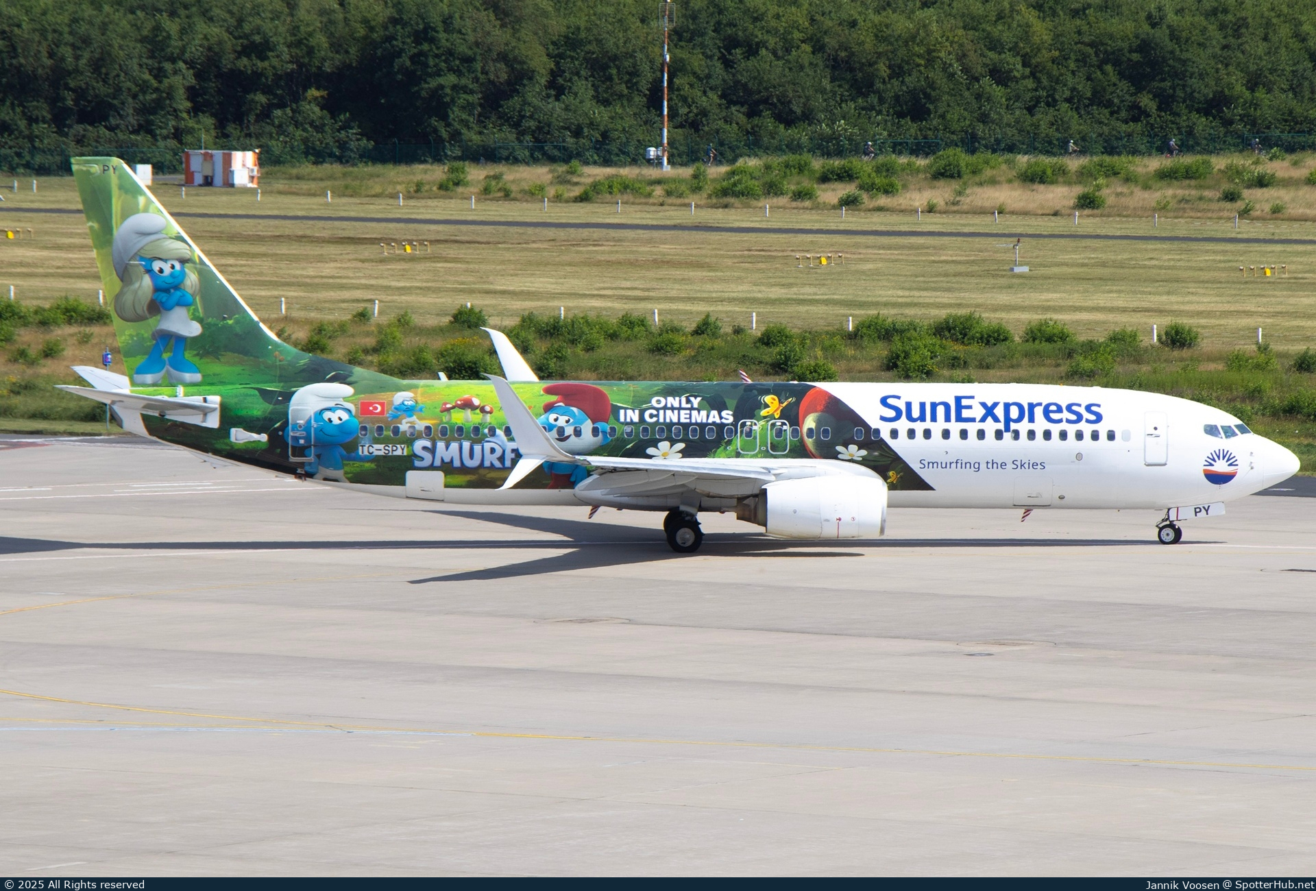 Photo of TC-SPY - Boeing 737-8EH operated by SunExpress