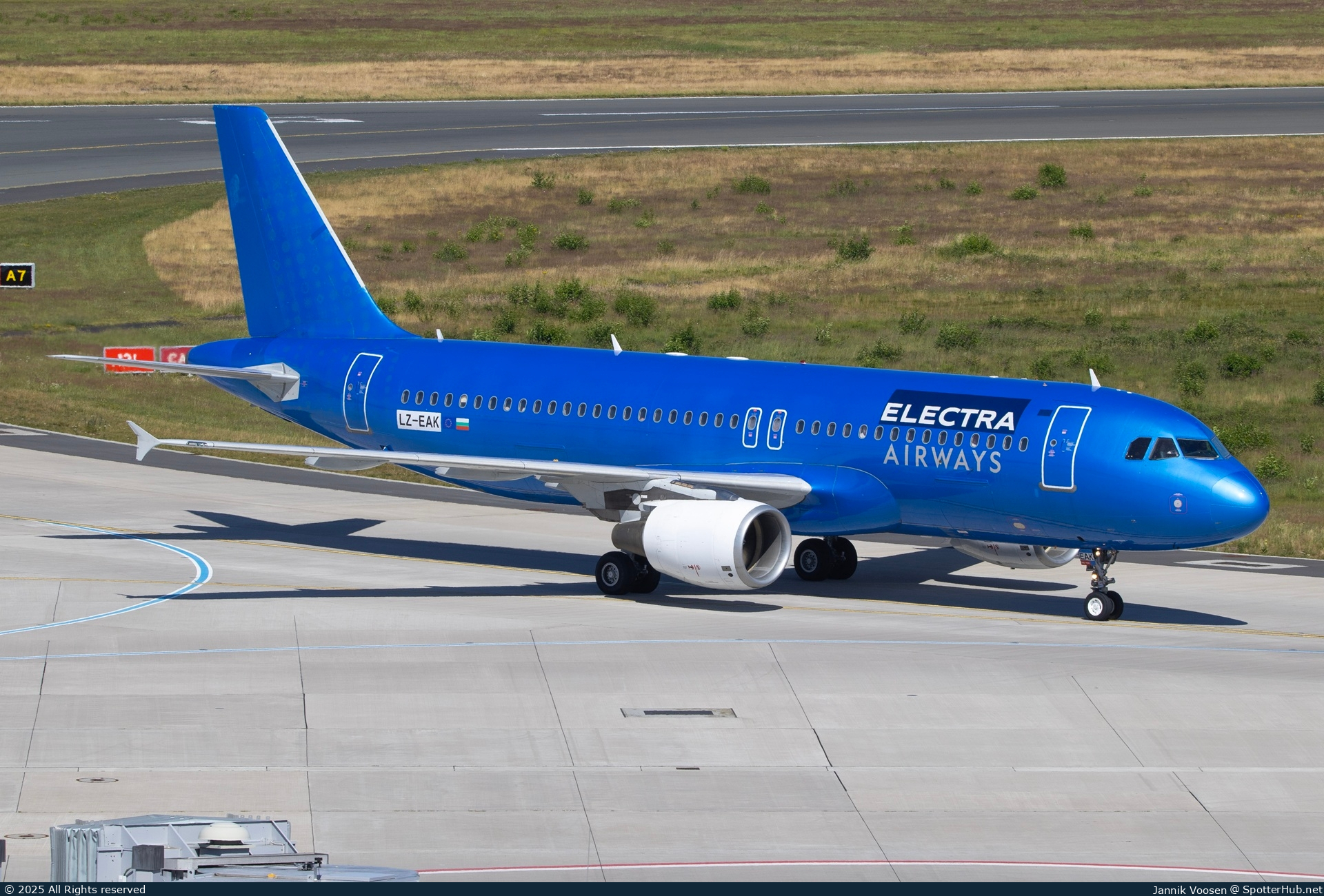 Photo of LZ-EAK - Airbus A320-214 operated by Electra Airways
