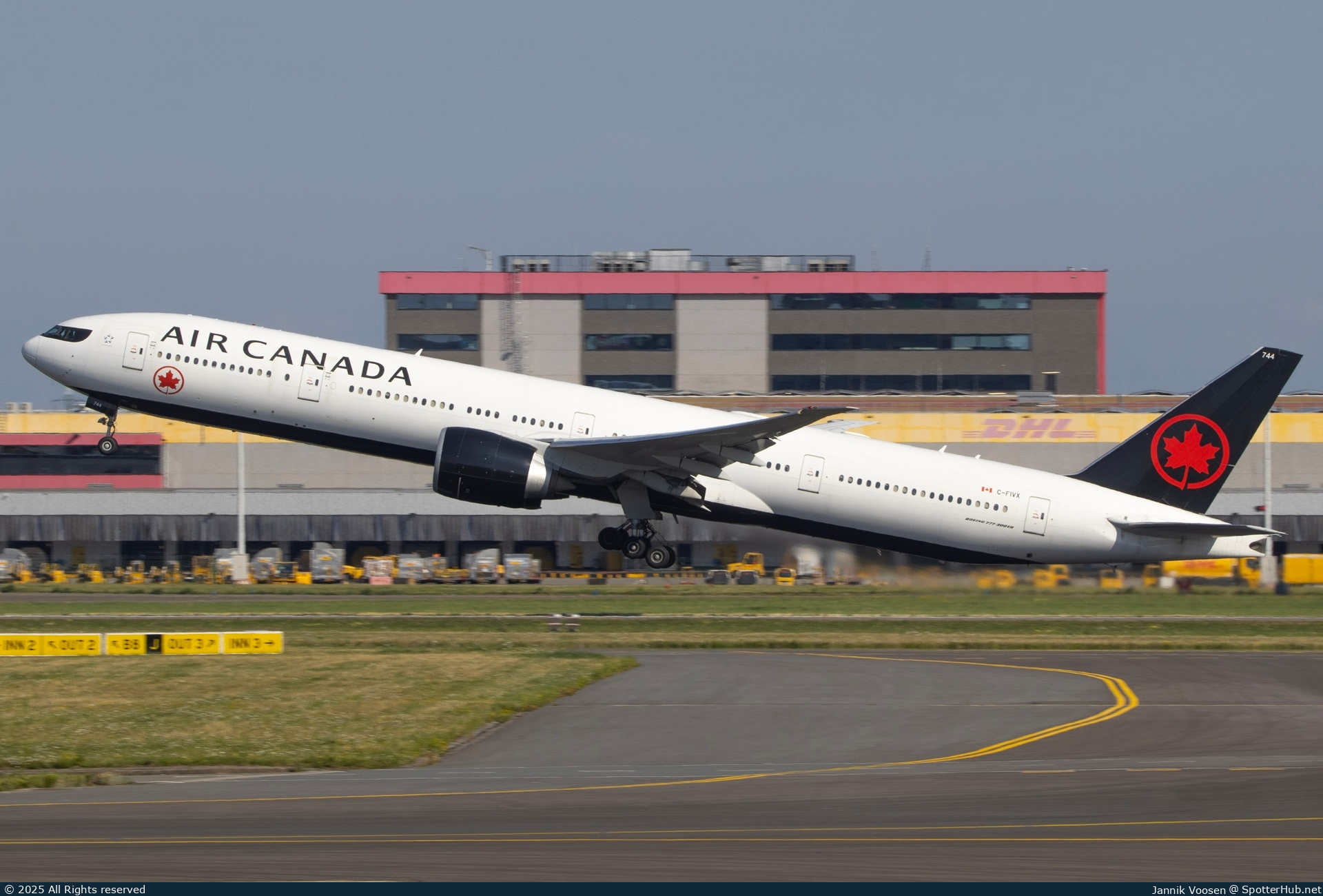 Photo of C-FIVX - Boeing 777-333(ER) operated by Air Canada