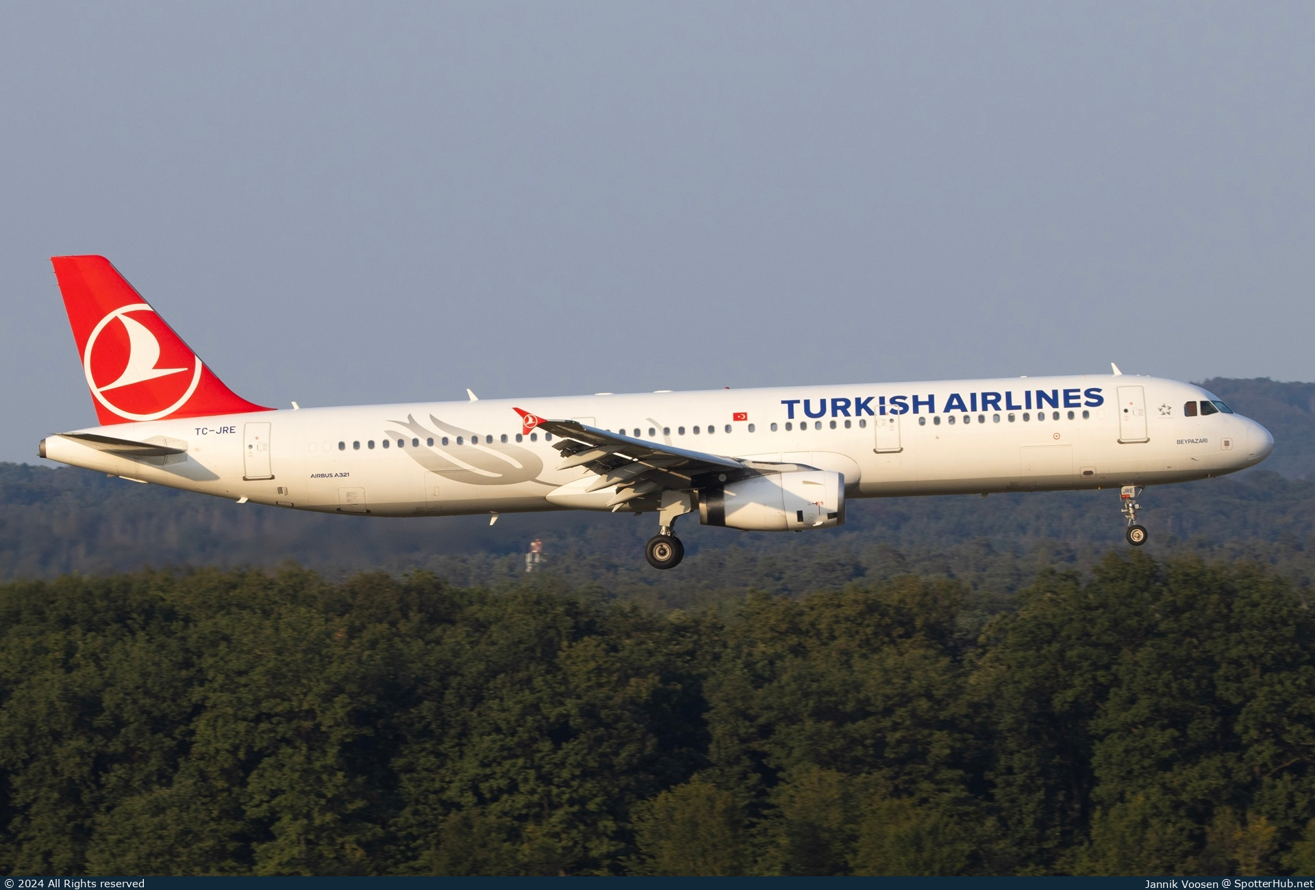 Photo of TC-JRE - Airbus A321-231 operated by Turkish Airlines