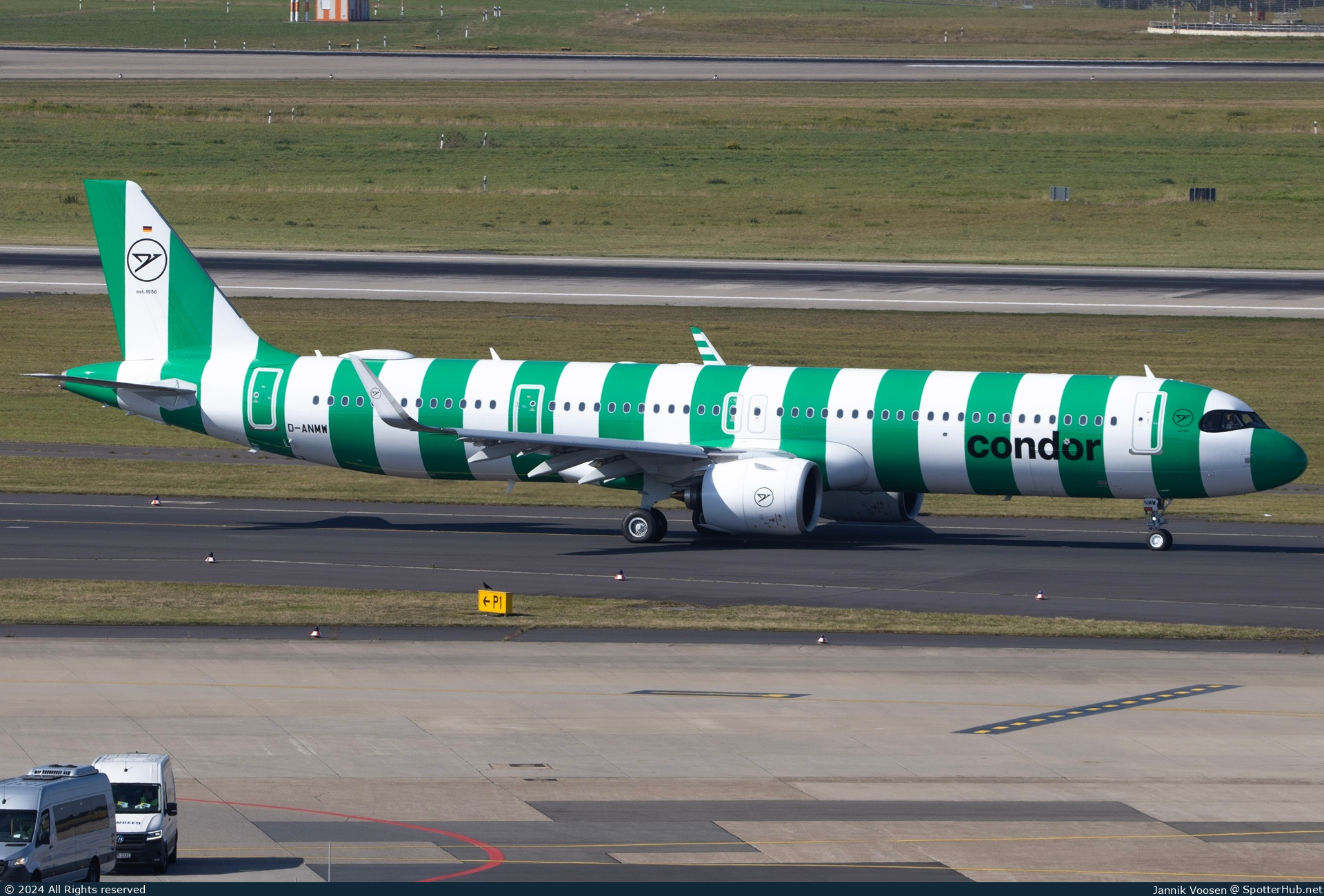 Photo of D-ANMW - Airbus A321-271NX operated by Condor