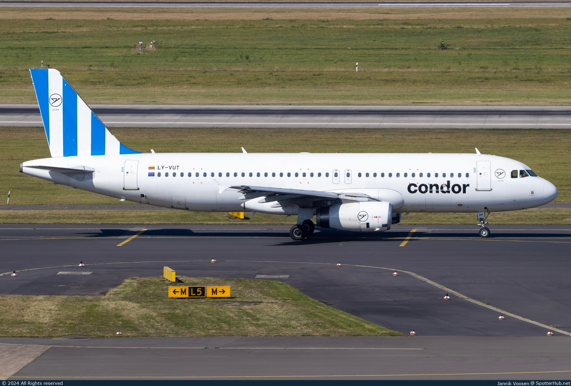 Photo of LY-VUT - Airbus A320-232 operated by Condor (opb Heston Airlines)