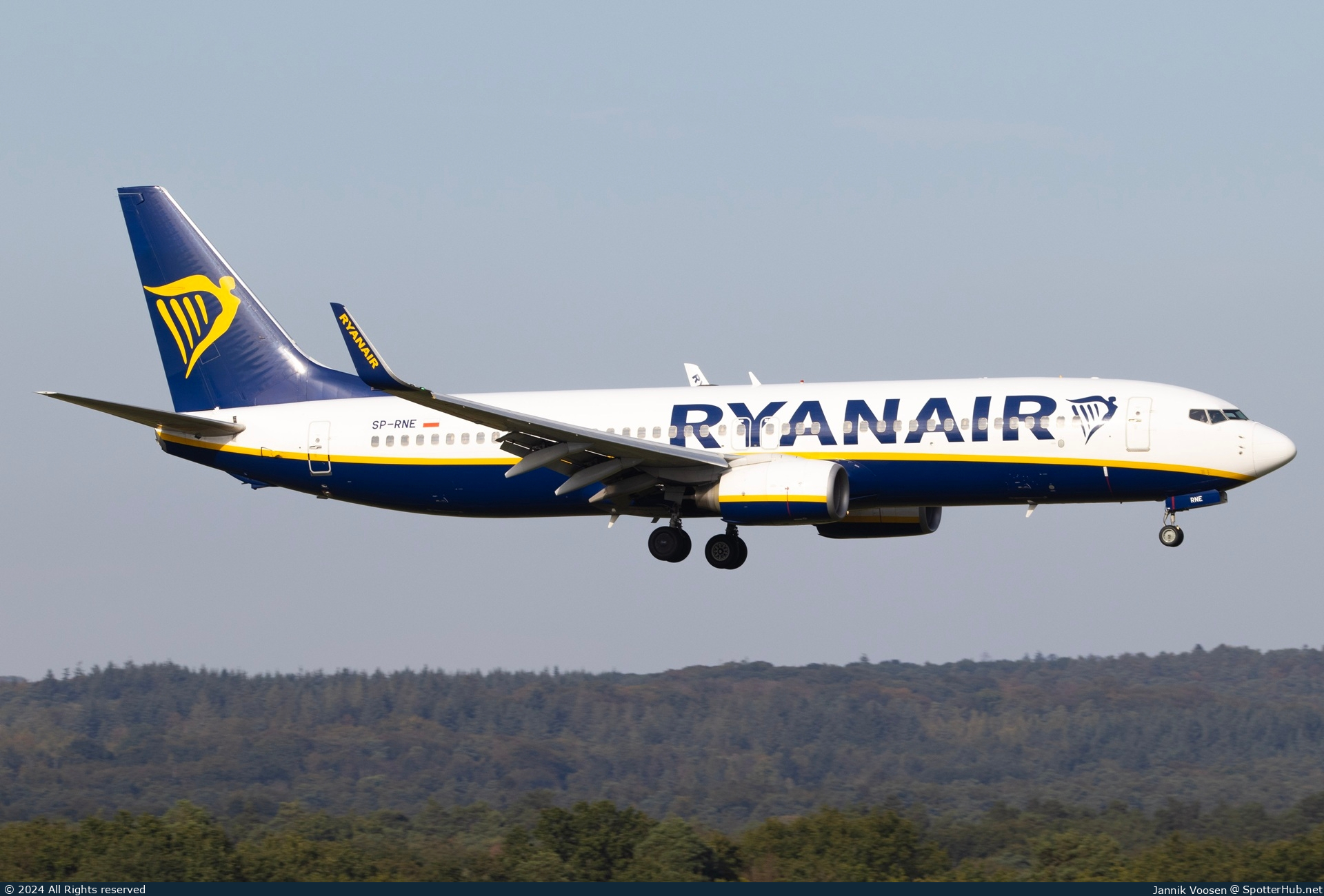 Photo of SP-RNE - Boeing 737-8AS operated by Ryanair (opb Buzz)